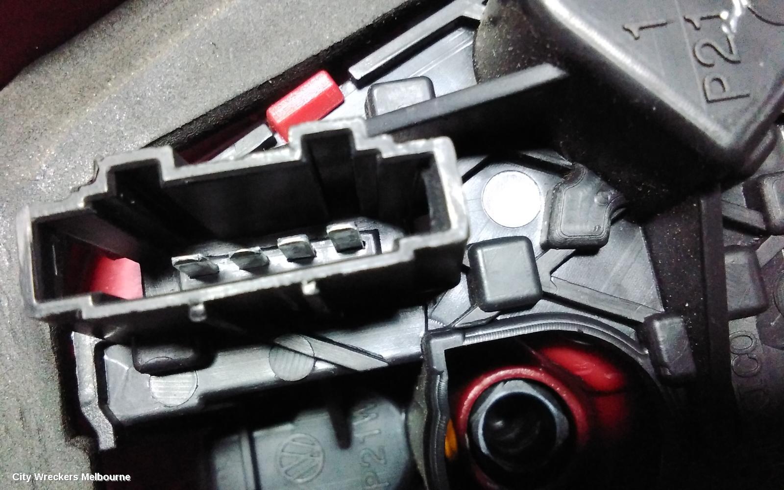 VOLKSWAGEN JETTA LEFT TAILLIGHT, 1B, IN BODY, W/ HALOGEN TYPE, 02/2011 - 10/2014