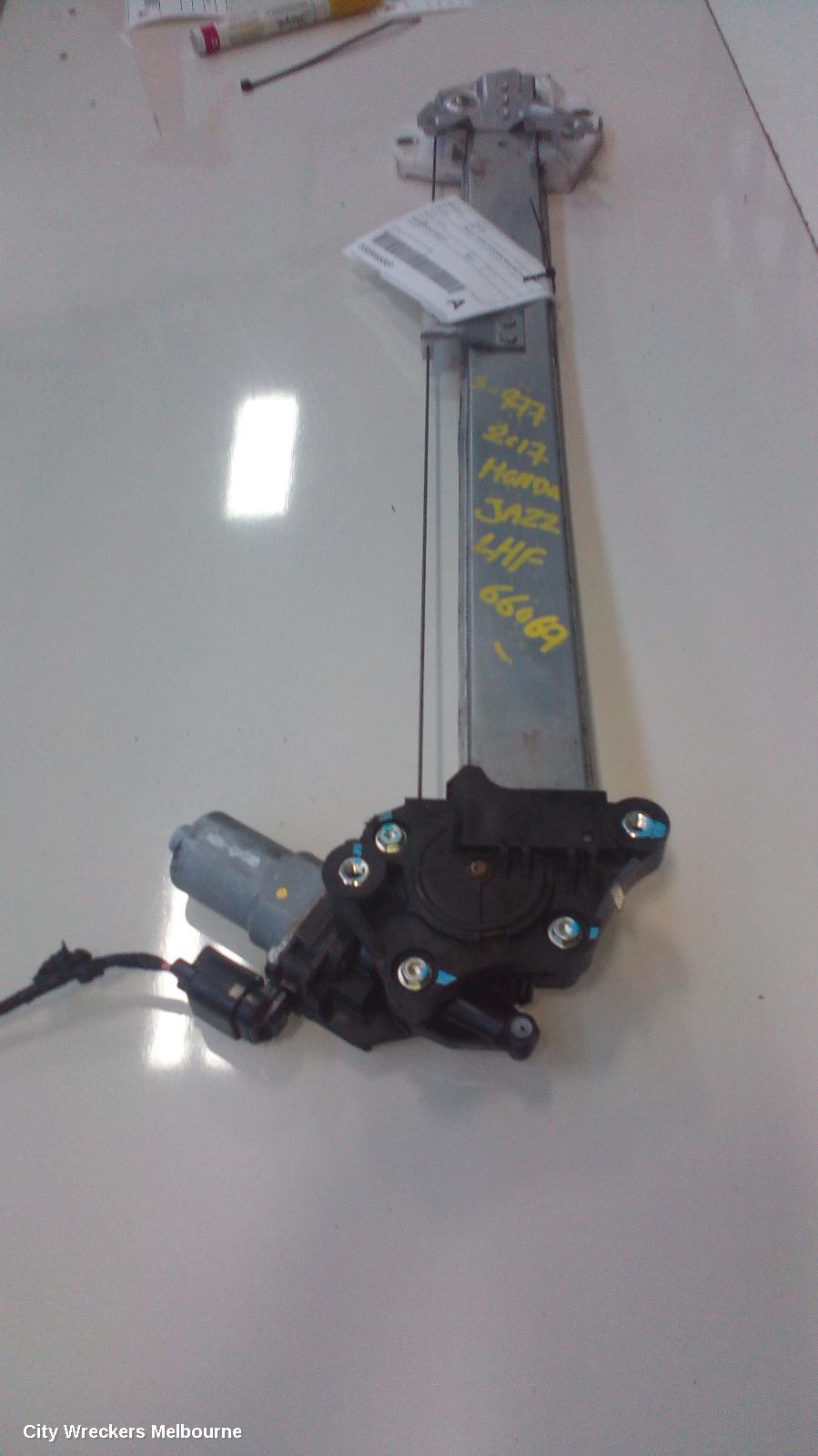 HONDA JAZZ RIGHT FRONT WINDOW REG/MOTOR, GK/GF, 07/2014 ONWARDS
