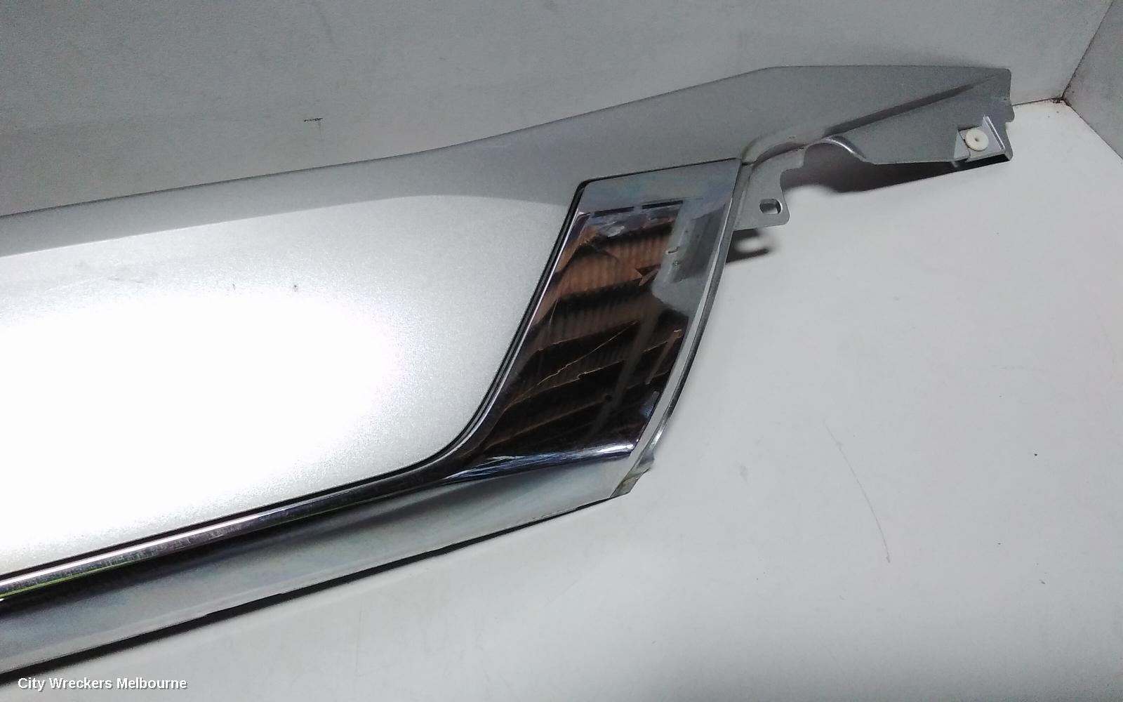 MITSUBISHI OUTLANDER REAR GARNISH, TAILGATE GARNISH (CENTRE), ZK-ZL, 04/2015 ONWARDS