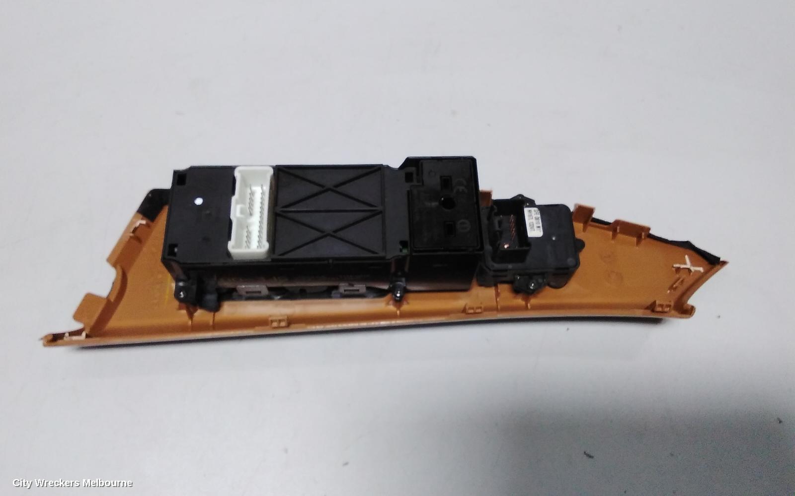 HONDA ODYSSEY PWR DR WIND SWITCH, RH FRONT (MASTER SWITCH), RB, 07/2004 - 03/2009 (AUS ONLY)