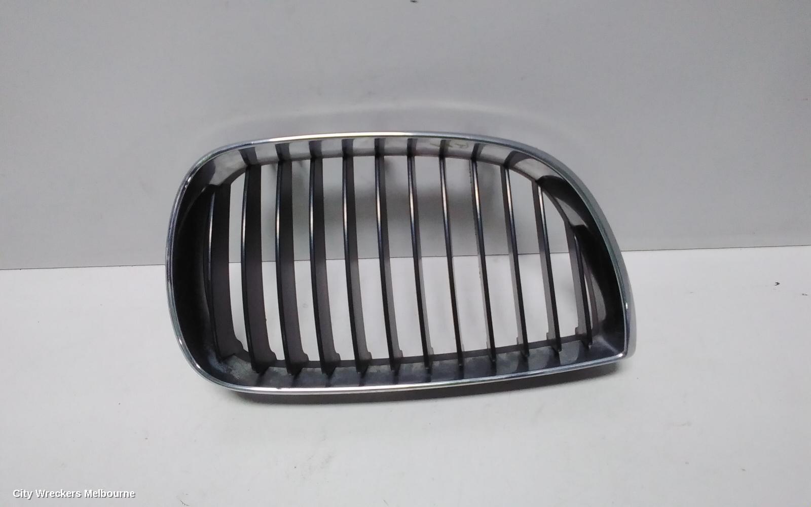 BMW 1 SERIES GRILLE, RADIATOR GRILLE (RH SIDE), E87, HATCH, CHROME, 10/2004 - 09/2011