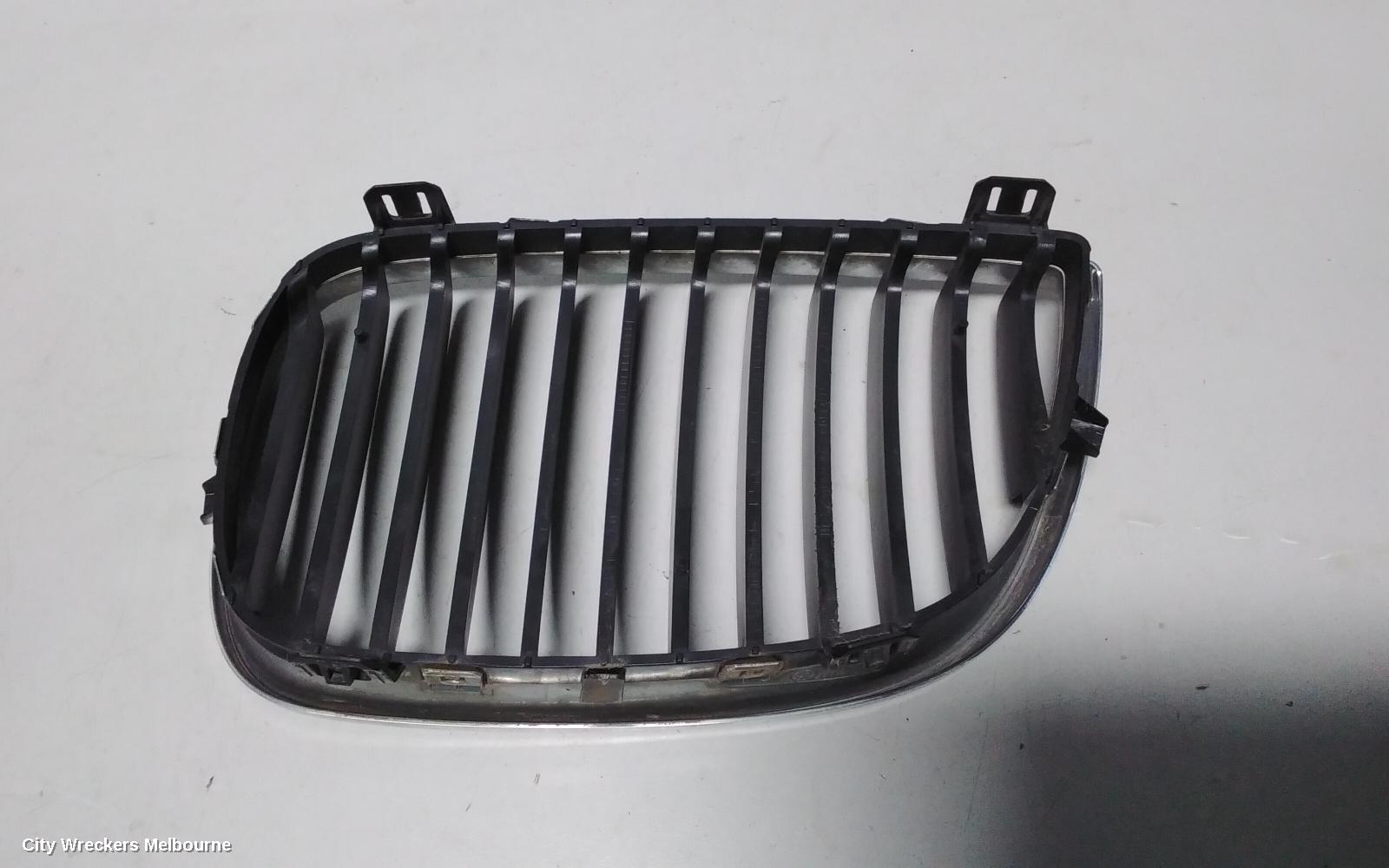 BMW 1 SERIES GRILLE, RADIATOR GRILLE (RH SIDE), E87, HATCH, CHROME, 10/2004 - 09/2011