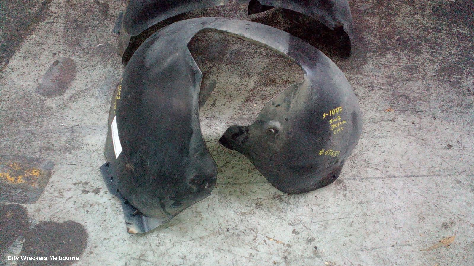 VOLKSWAGEN JETTA LEFT GUARD LINER, 1KM, FRONT SECTION, 02/2006 - 07/2011