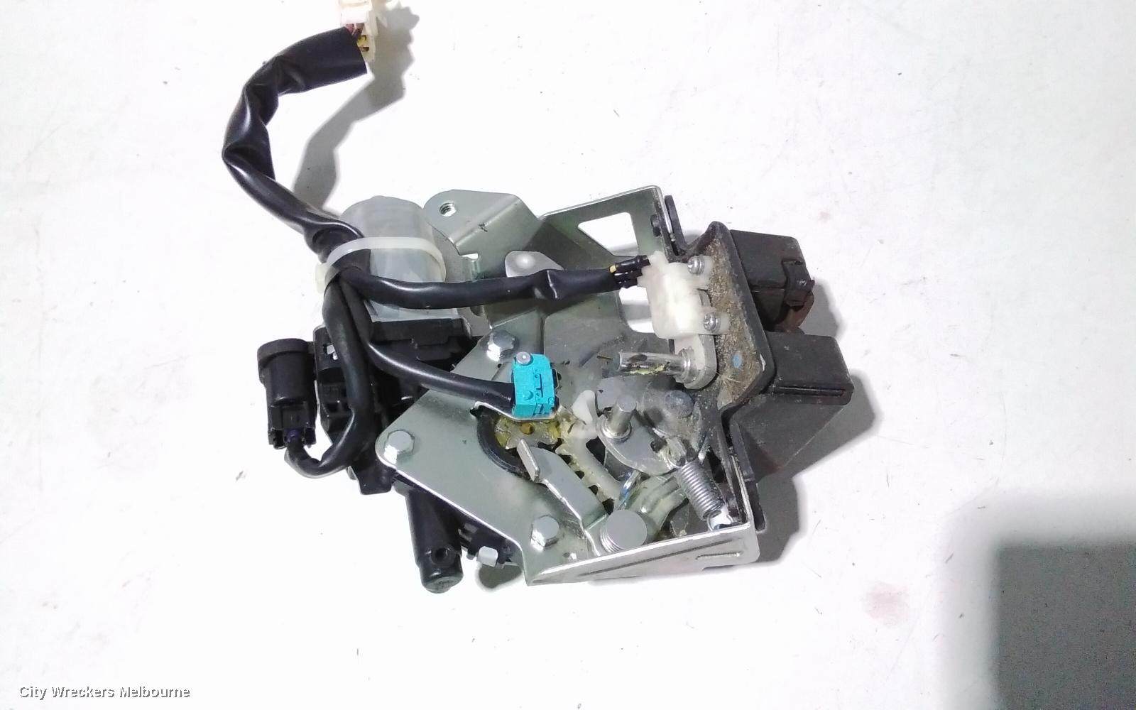 TOYOTA KLUGER DOOR/BOOT/GATE LOCK, TAILGATE LOCK, GRANDE TYPE, GSU40-GSU45, 05/2007 - 02/2014