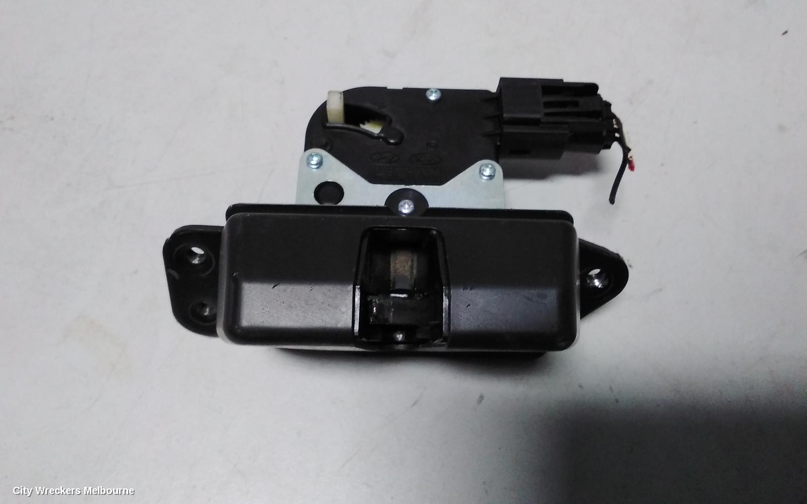 KIA SORENTO DOOR/BOOT/GATE LOCK, TAILGATE LOCK, XM, 10/2012 - 12/2014