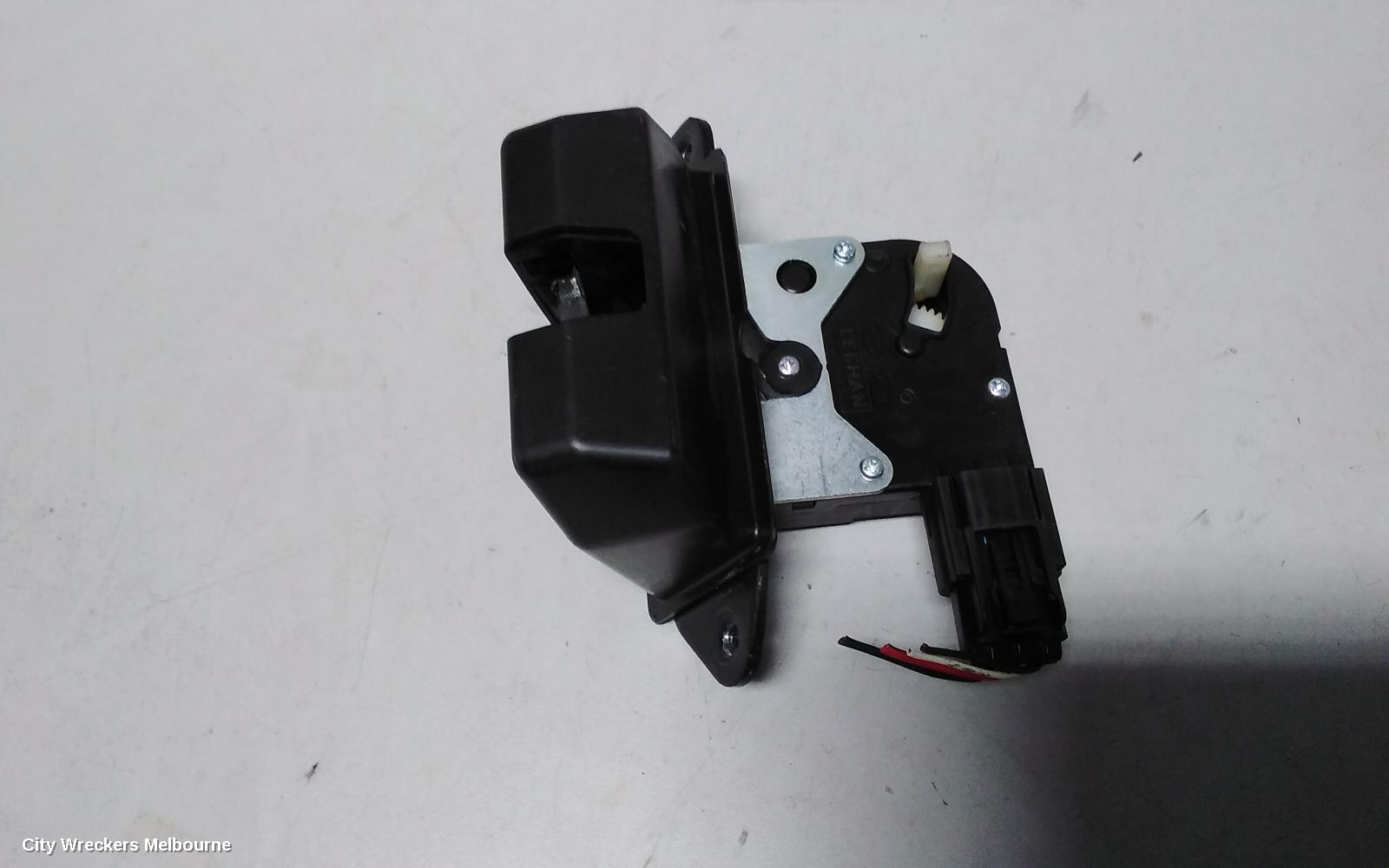 KIA SORENTO DOOR/BOOT/GATE LOCK, TAILGATE LOCK, XM, 10/2012 - 12/2014