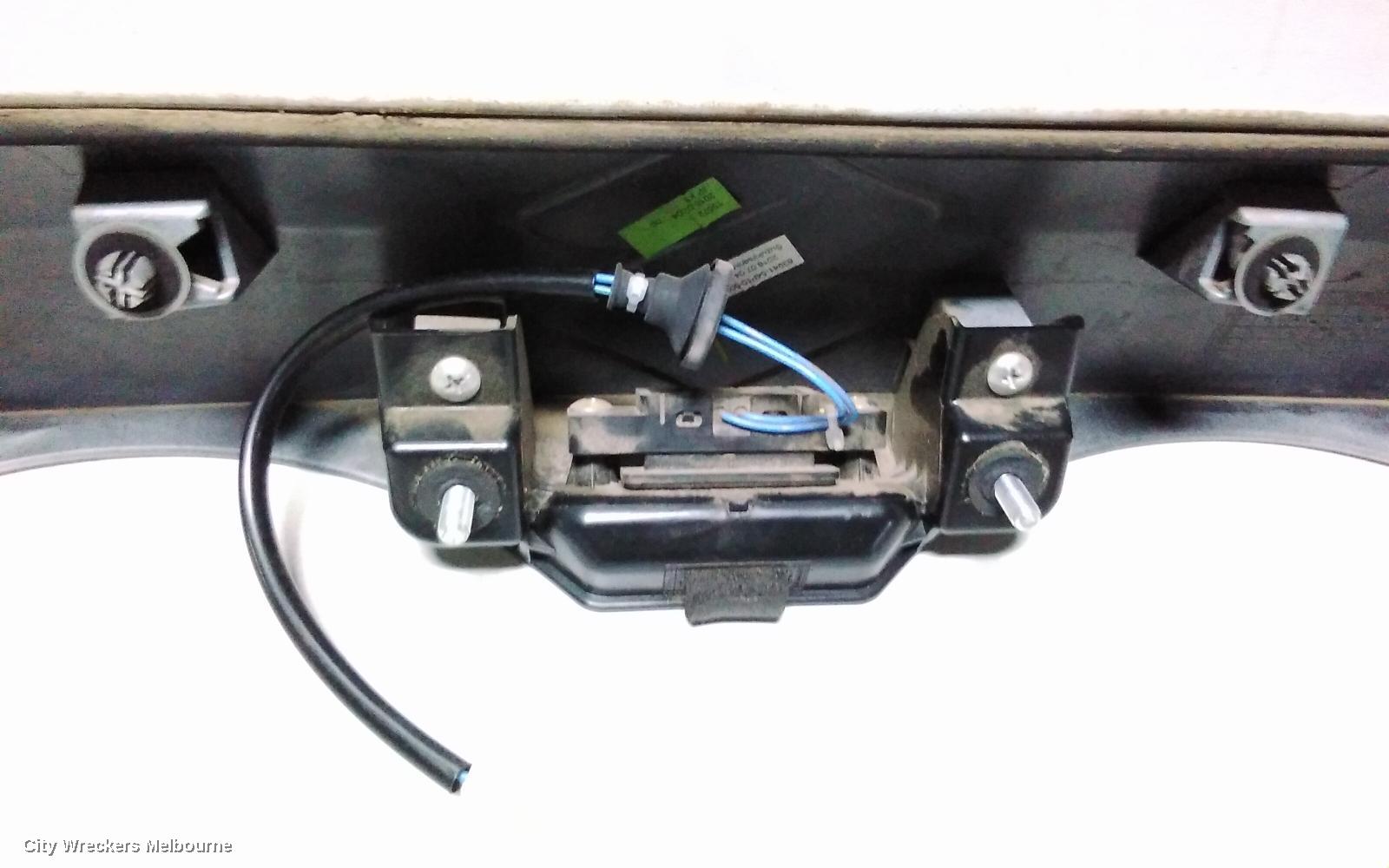 SUZUKI VITARA REAR GARNISH, TAILGATE GARNISH (CENTRE), VITARA, LY (VIN TSM), NON BUTTON TYPE, 06/2015 ONWARDS