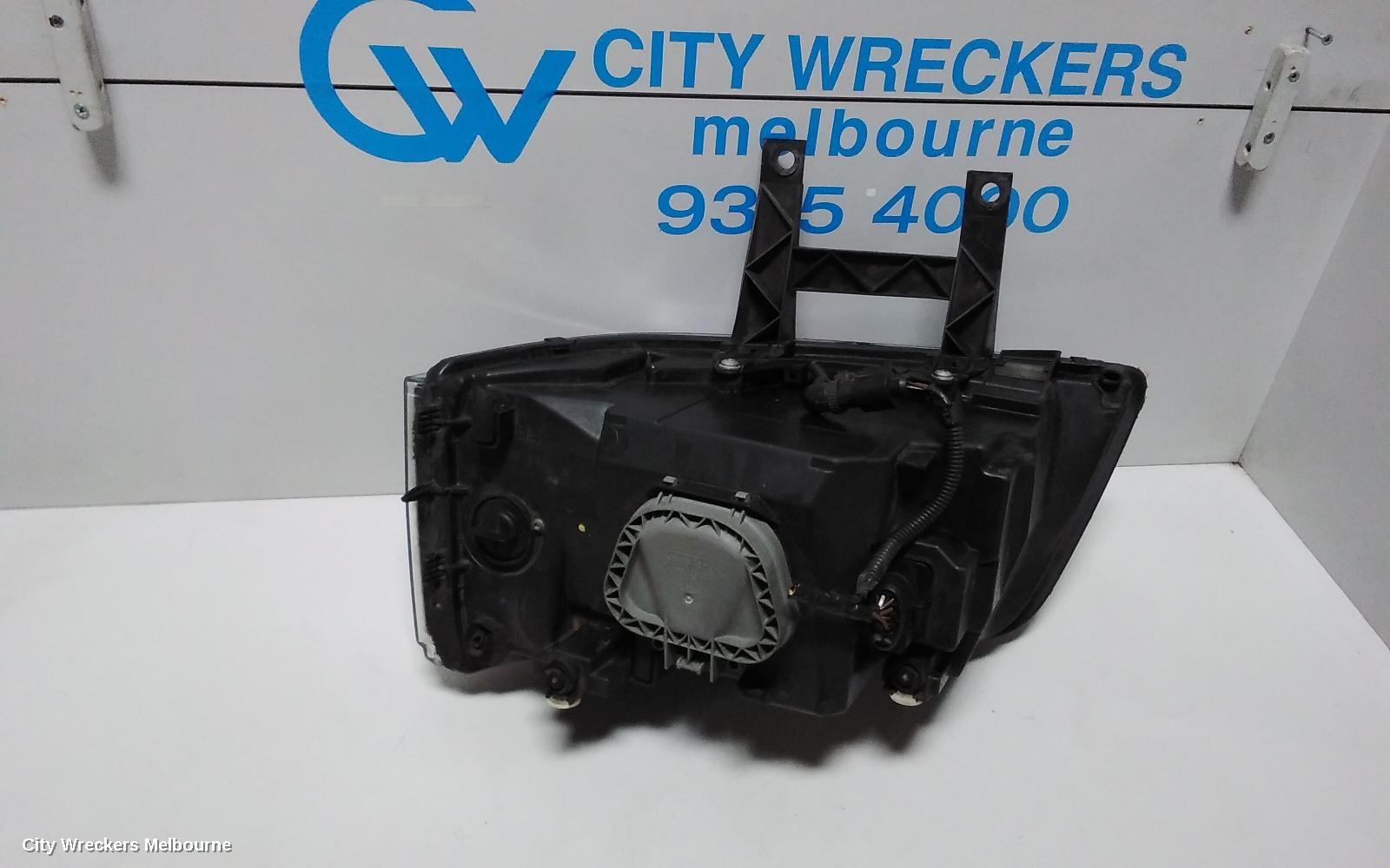 VOLKSWAGEN TRANSPORTER RIGHT HEADLAMP, T5, TRANSPORTER/KOMBI, 08/2004 - 10/2010