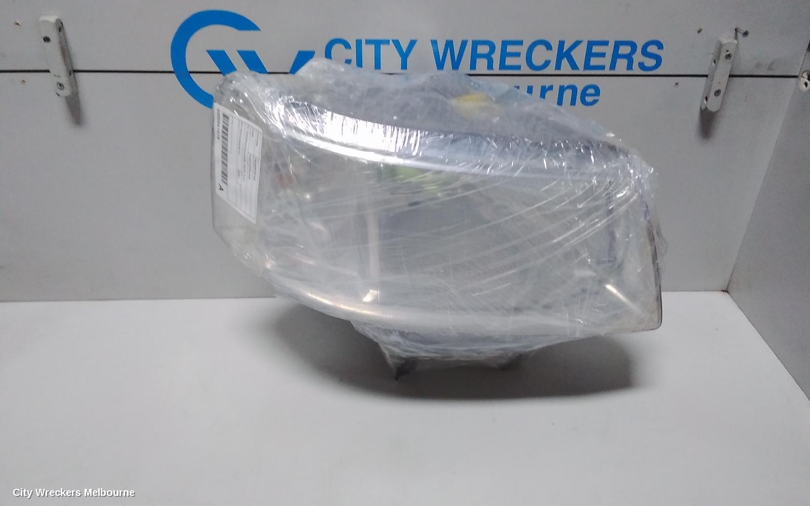 VOLKSWAGEN TRANSPORTER RIGHT HEADLAMP, T5, TRANSPORTER/KOMBI, 08/2004 - 10/2010