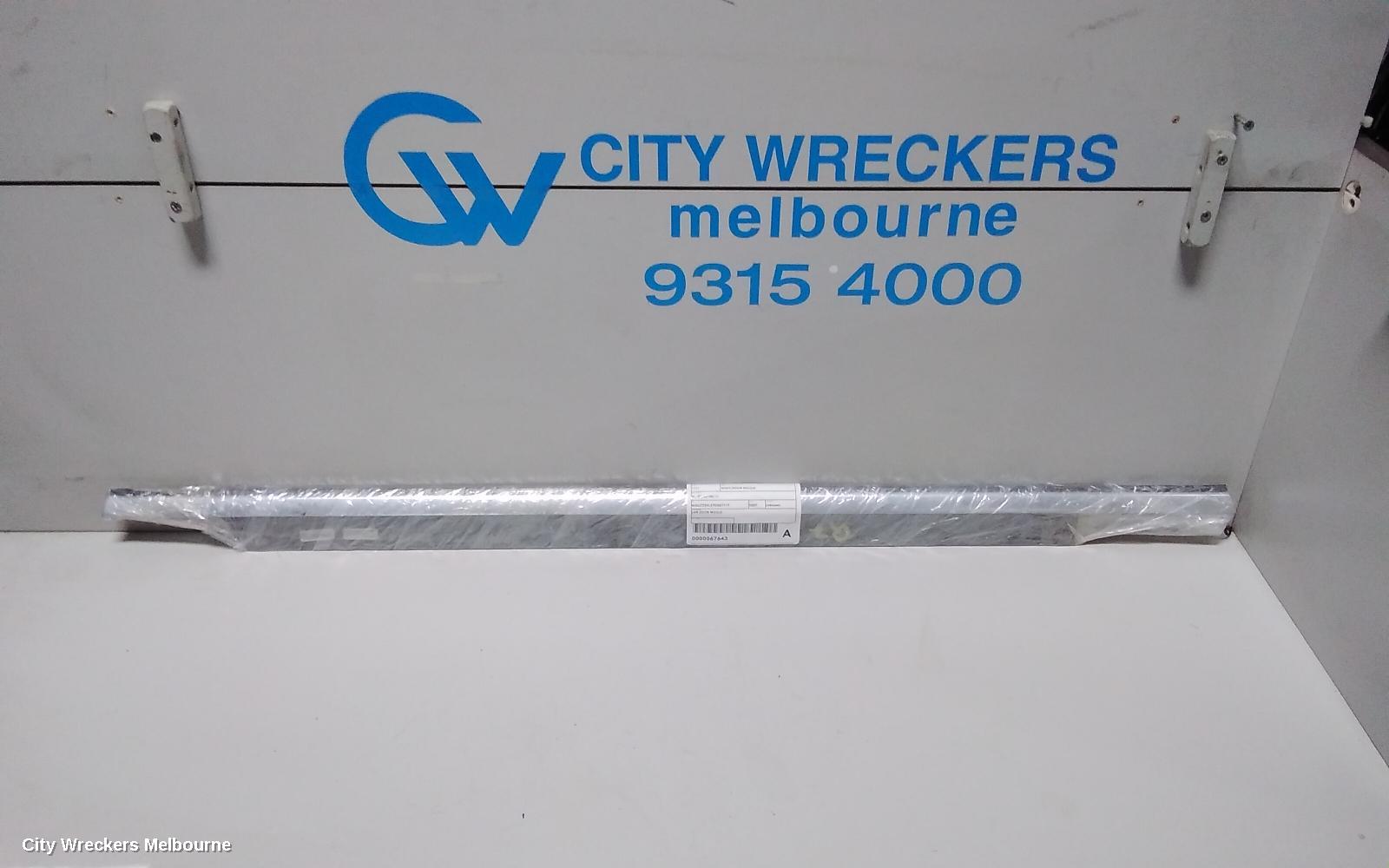 AUDI Q7 DOOR MOULD, LHR WINDOW DOOR MOULD : 67643, 4L, 09/2006 - 08/2015