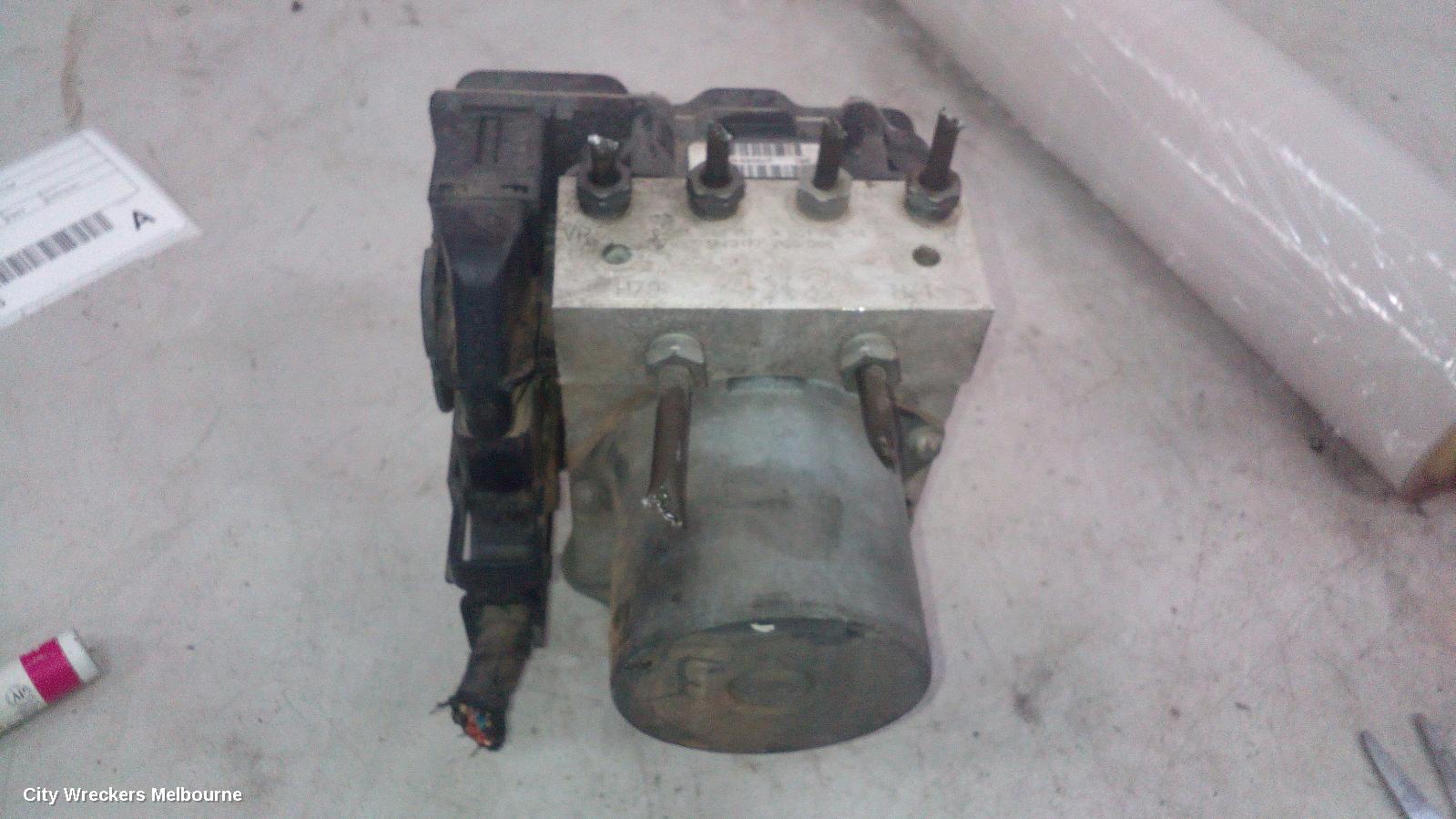 MERCEDES VITO ABS PUMP/MODULATOR, 639, 12/2005 - 02/2015