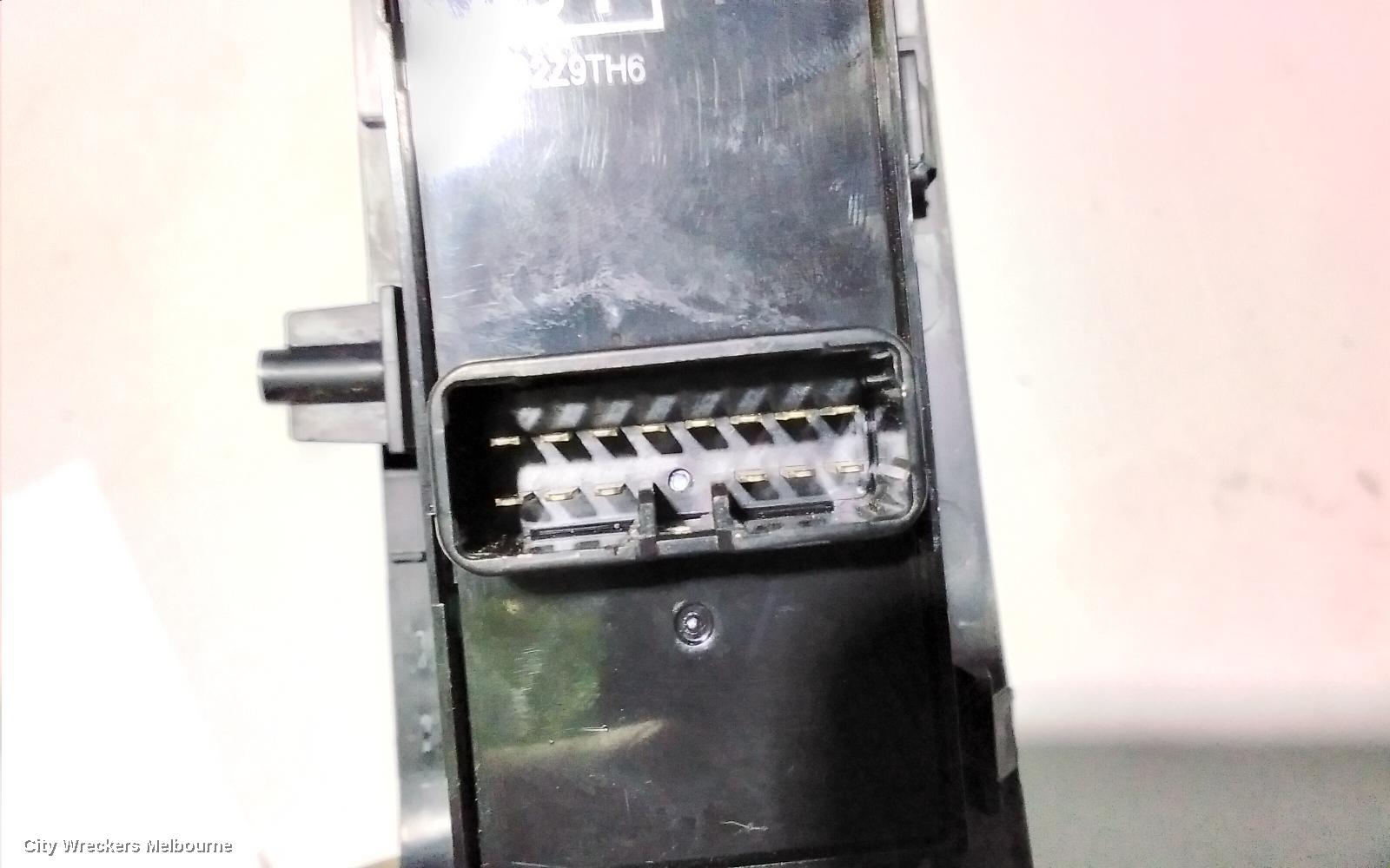 PEUGEOT 4007 PWR DR WIND SWITCH, RH FRONT (MASTER SWITCH), GS, 11/2009 - 08/2013