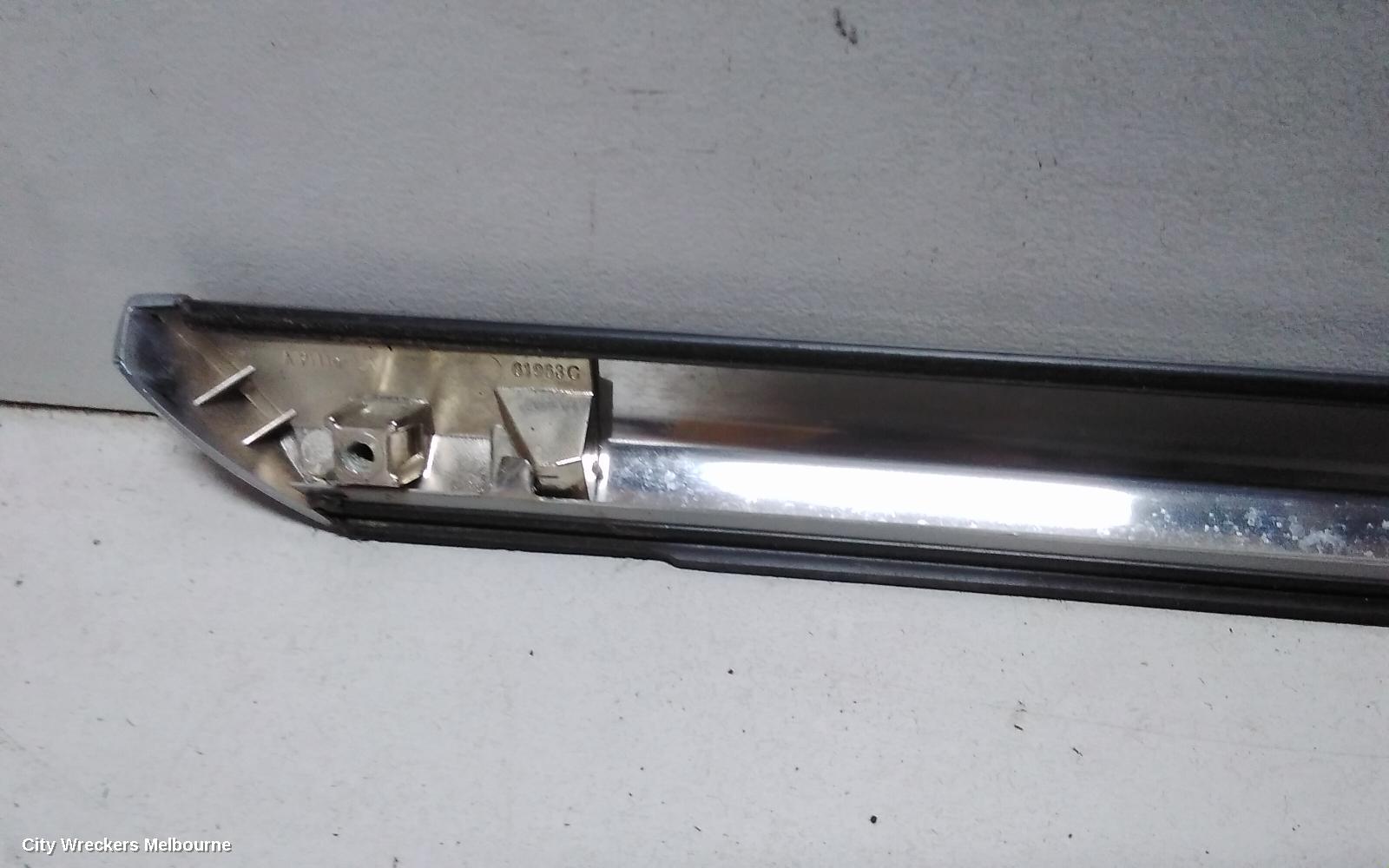 CHRYSLER 300C DOOR MOULD, CHOROM MOULD REFER TO PHOTO: 67882, LX2, 12/2011 - 12/2021