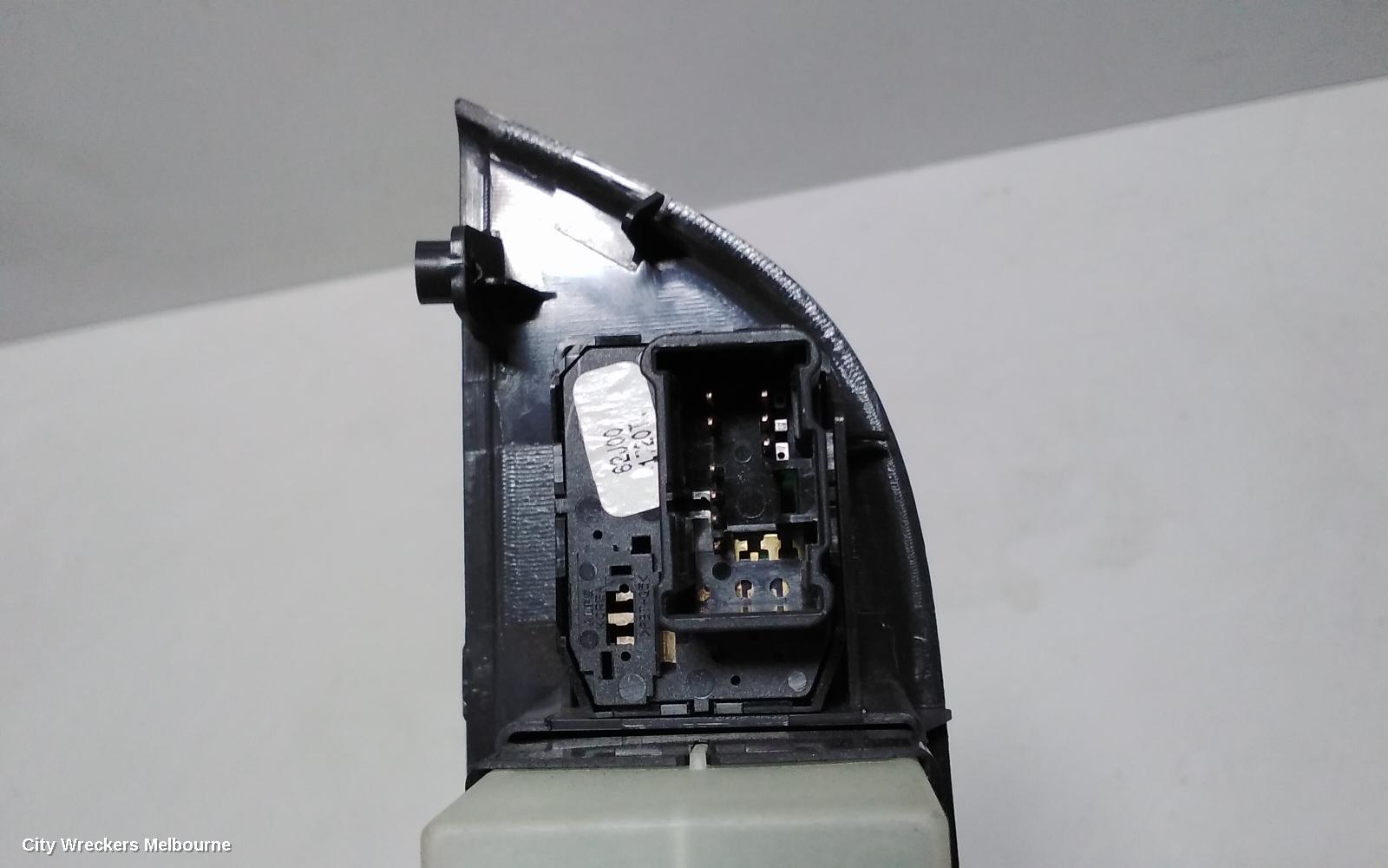 SUZUKI SWIFT PWR DR WIND SWITCH, RH FRONT (MASTER SWITCH), RS415/RS416, 09/2004 - 02/2011