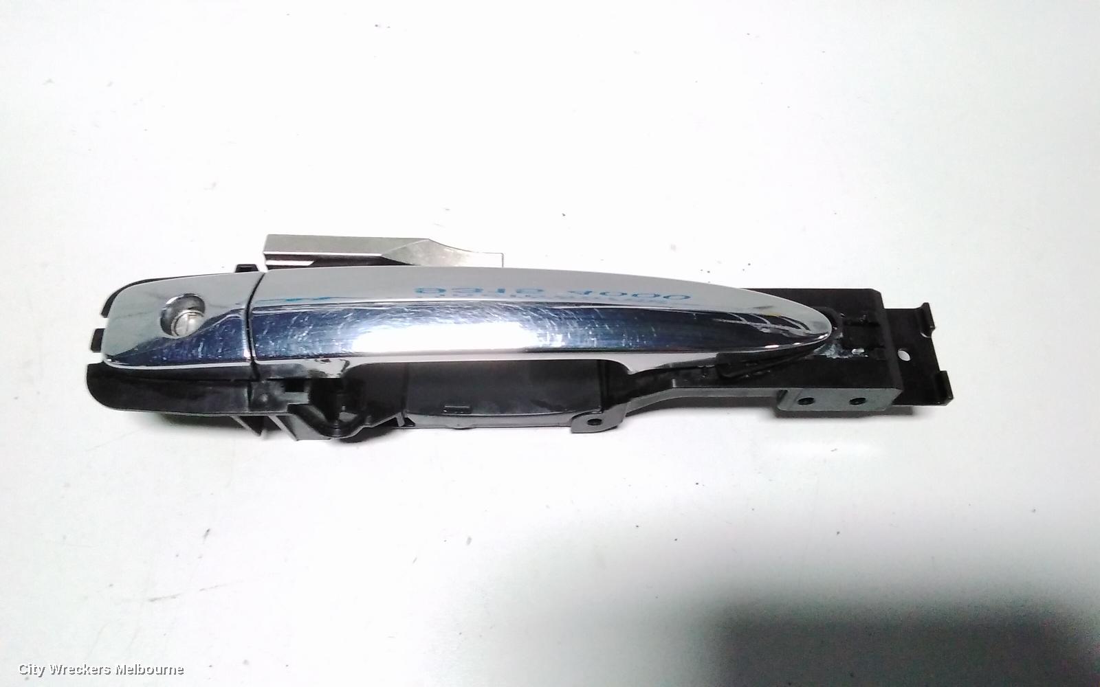 NISSAN PULSAR DOOR HANDLE, OUTER, RH FRONT, NON PUSH BUTTON START TYPE, B17, SEDAN, 12/2012 - 12/2017