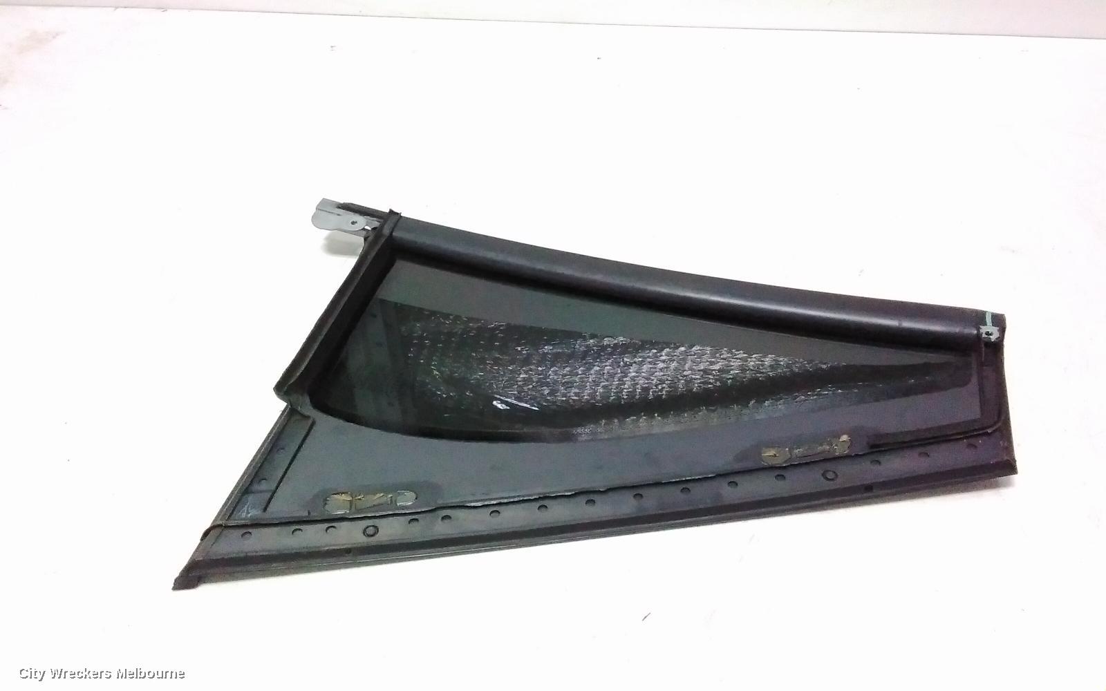 LAND ROVER RANGEROVER SPORT RIGHT REAR 1/4 DOOR GLASS, L320, 08/2005 - 12/2013