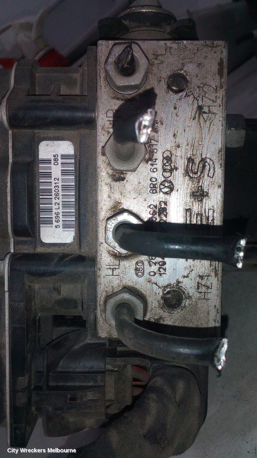 AUDI A1 ABS PUMP/MODULATOR, ON ALLOY P/N 6R0614517AM, ON MODULE P/N 6R0907379BB, 8X, 04/2011 - 11/2012