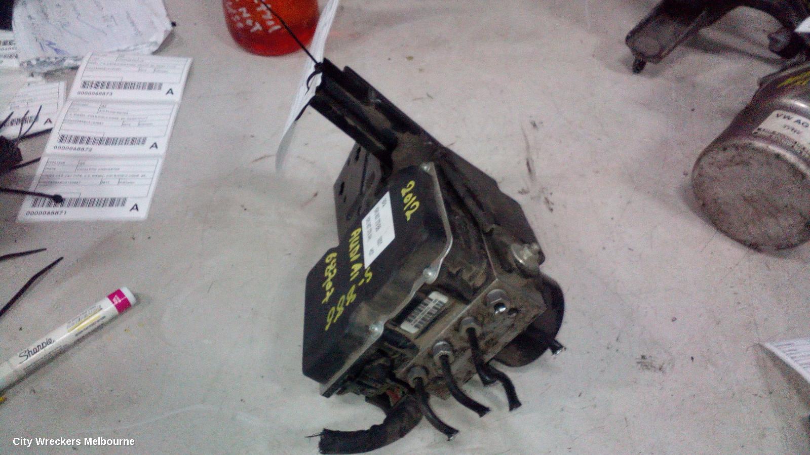 AUDI A1 ABS PUMP/MODULATOR, ON ALLOY P/N 6R0614517AM, ON MODULE P/N 6R0907379BB, 8X, 04/2011 - 11/2012