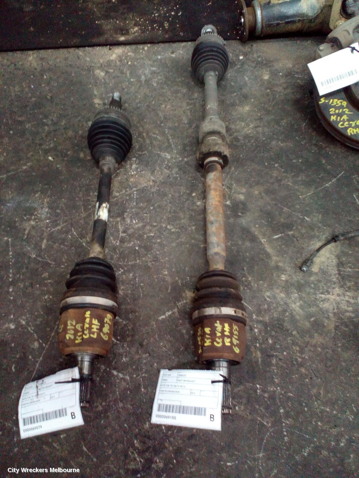 KIA CERATO LEFT DRIVESHAFT, AUTO T/M, TD, 08/2010 - 03/2013