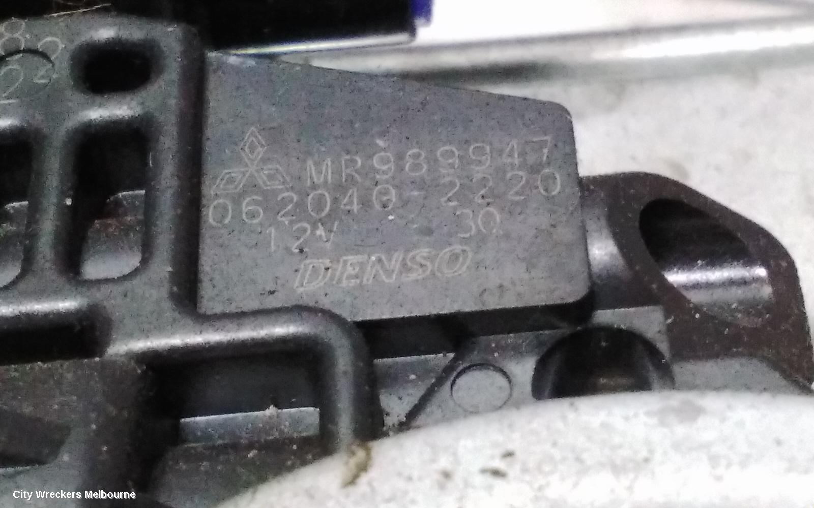 MITSUBISHI PAJERO RIGHT FRONT WINDOW REG/MOTOR, NS-NW, 5DR WAGON, 11/2006 ONWARDS