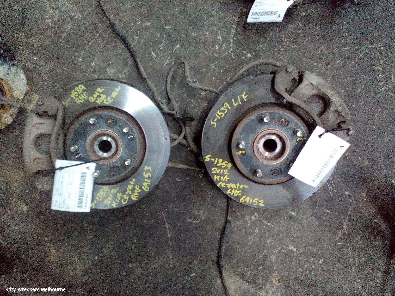 KIA CERATO LEFT FRONT HUB ASSEMBLY, TD, 10/2008 - 03/2013