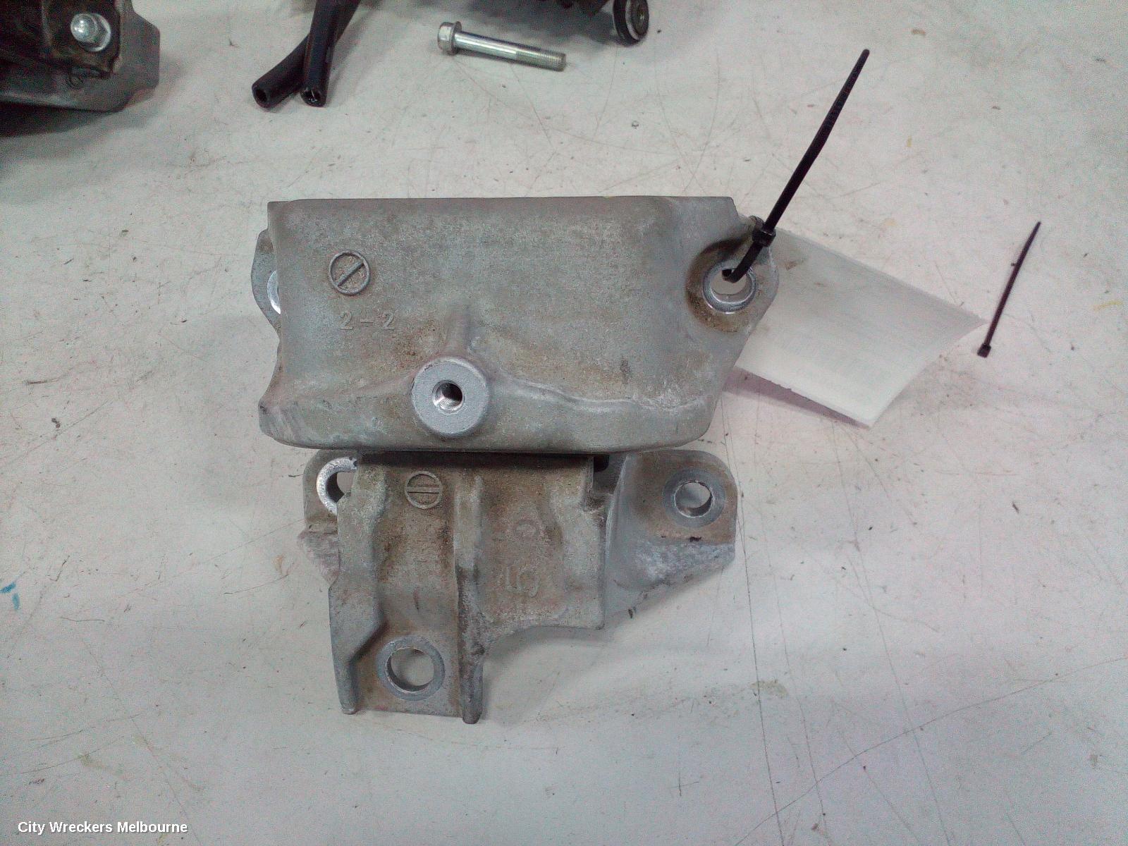 MITSUBISHI OUTLANDER MOUNT, ZK, 04/2015 - 07/2021