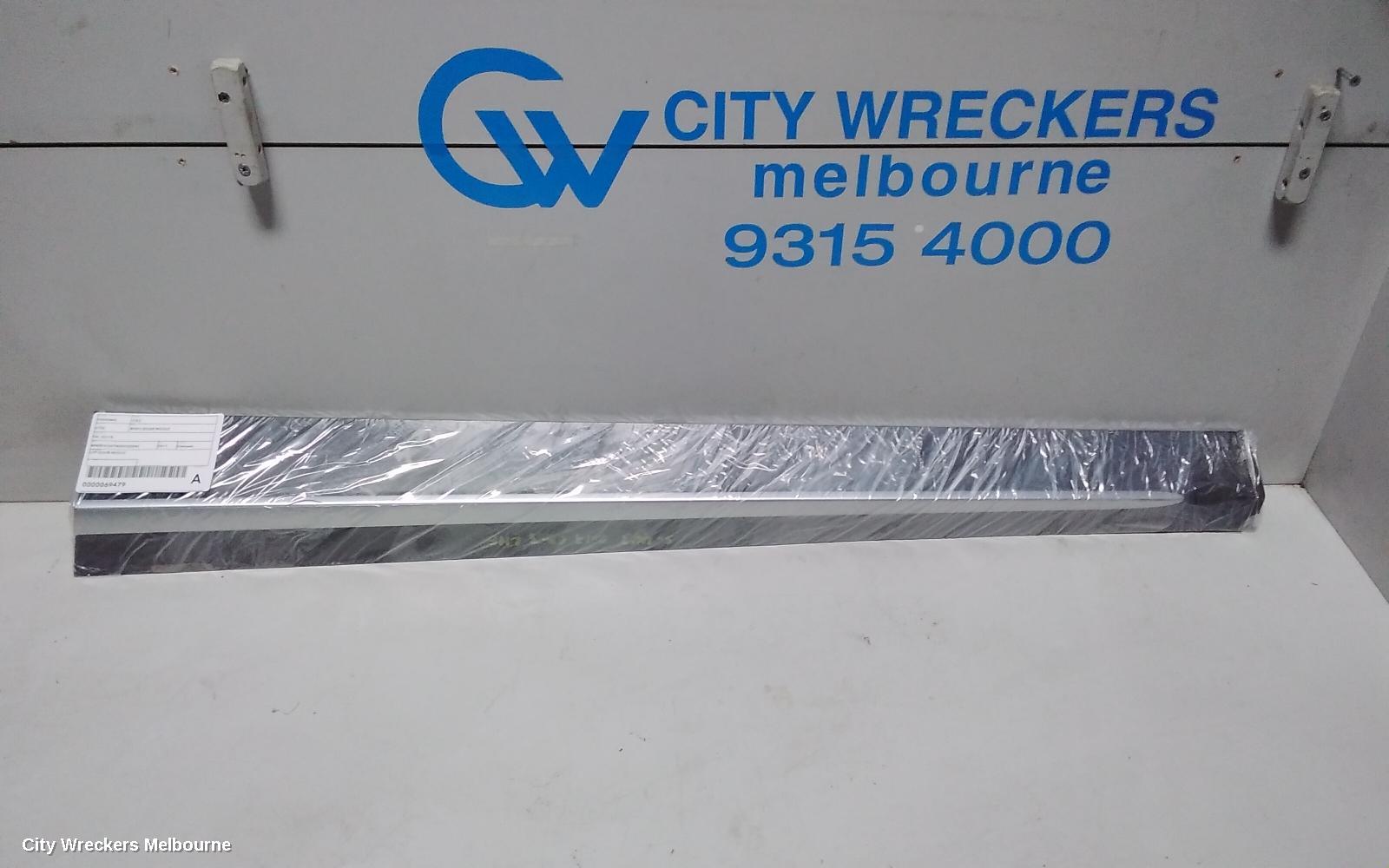 MAZDA CX3 DOOR MOULD, LHF DOOR MOULD: 69479, LH FRONT, DK, CHROME INSERT TYPE, 03/2015 ONWARDS