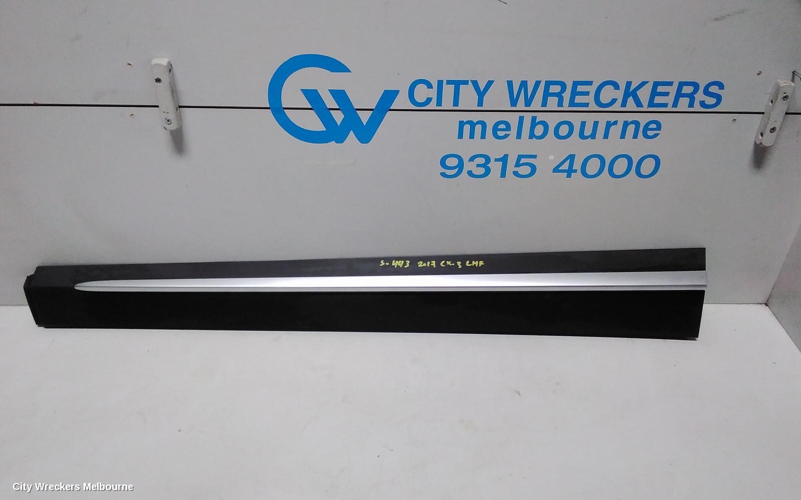 MAZDA CX3 DOOR MOULD, LHF DOOR MOULD: 69479, LH FRONT, DK, CHROME INSERT TYPE, 03/2015 ONWARDS