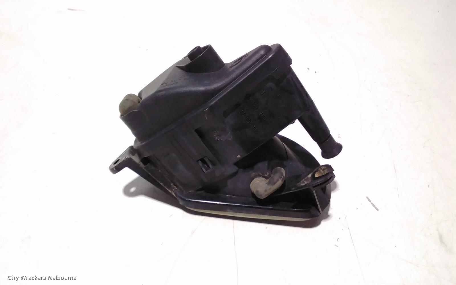 AUDI Q7 RIGHT INDICATOR/FOG/SIDE, BUMPER FOGLAMP, 4L, 09/2006 - 06/2009