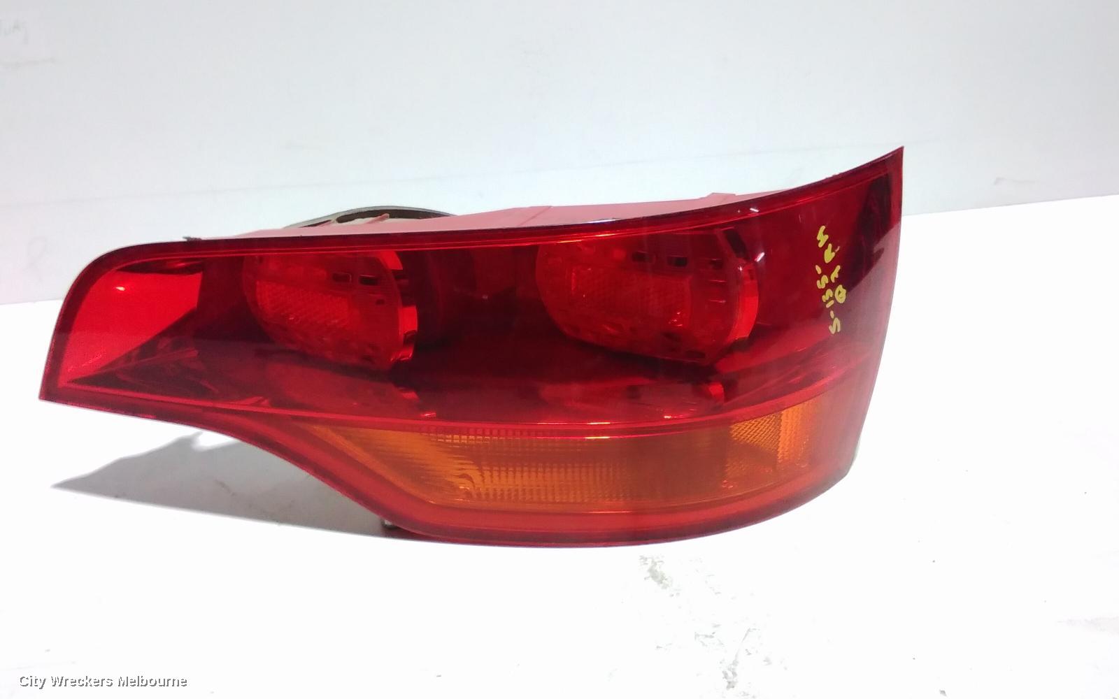AUDI Q7 RIGHT TAILLIGHT, 4L, IN TAILGATE, 09/2006 - 09/2009