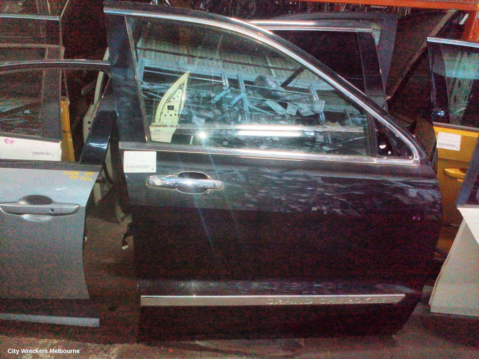JEEP GRANDCHEROKEE RIGHT FRONT DOOR, WK, W/ MOULD TYPE, 10/2010 - 03/2013