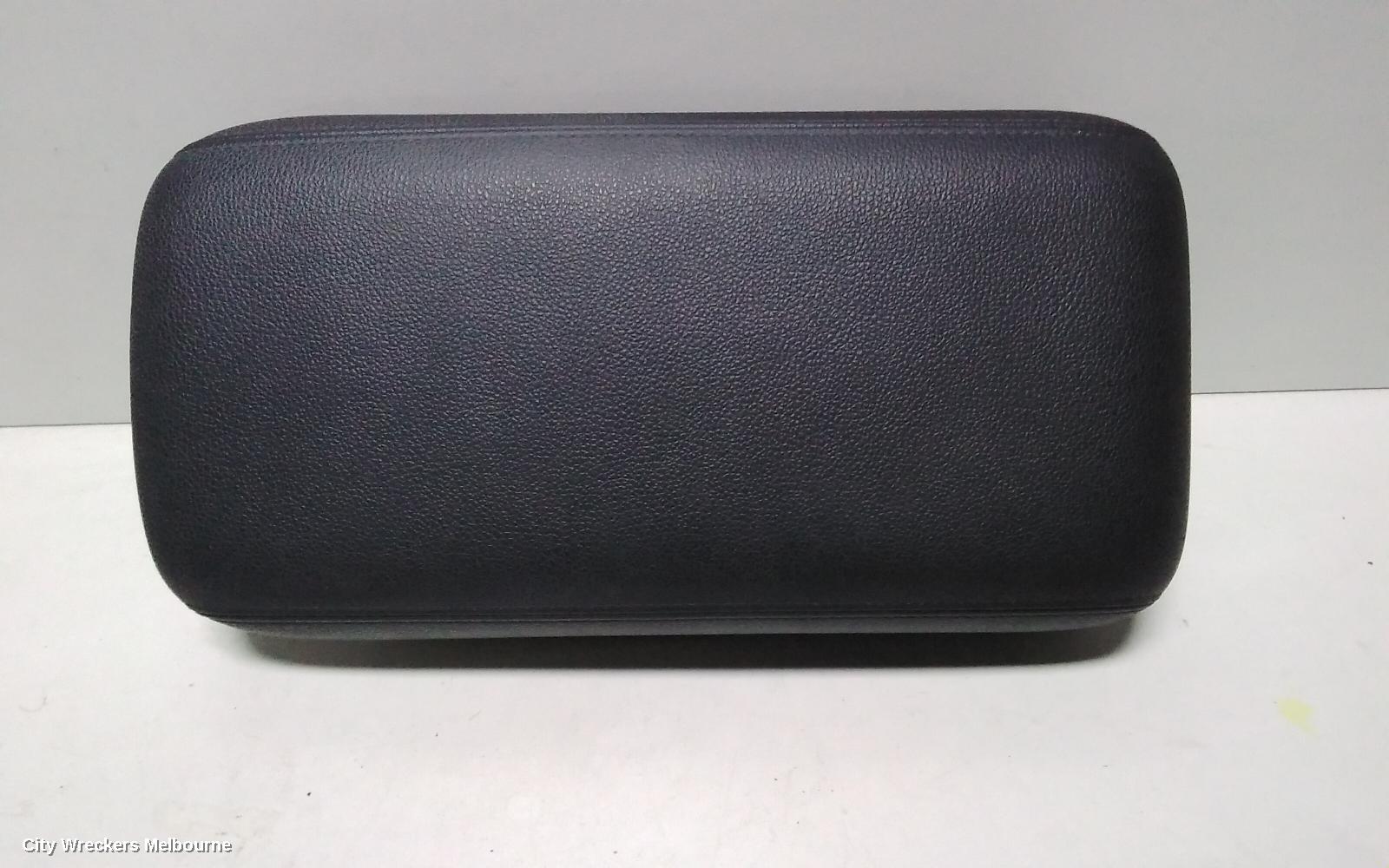 MITSUBISHI OUTLANDER CONSOLE, CONSOLE LID ONLY, ZJ-ZK, 10/2012 - 06/2017