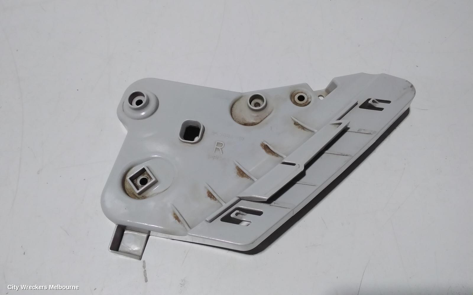 NISSAN PATHFINDER, R52, 06/2013 - 04/2021, RH HEAD LIGHT BRAKET: 92716