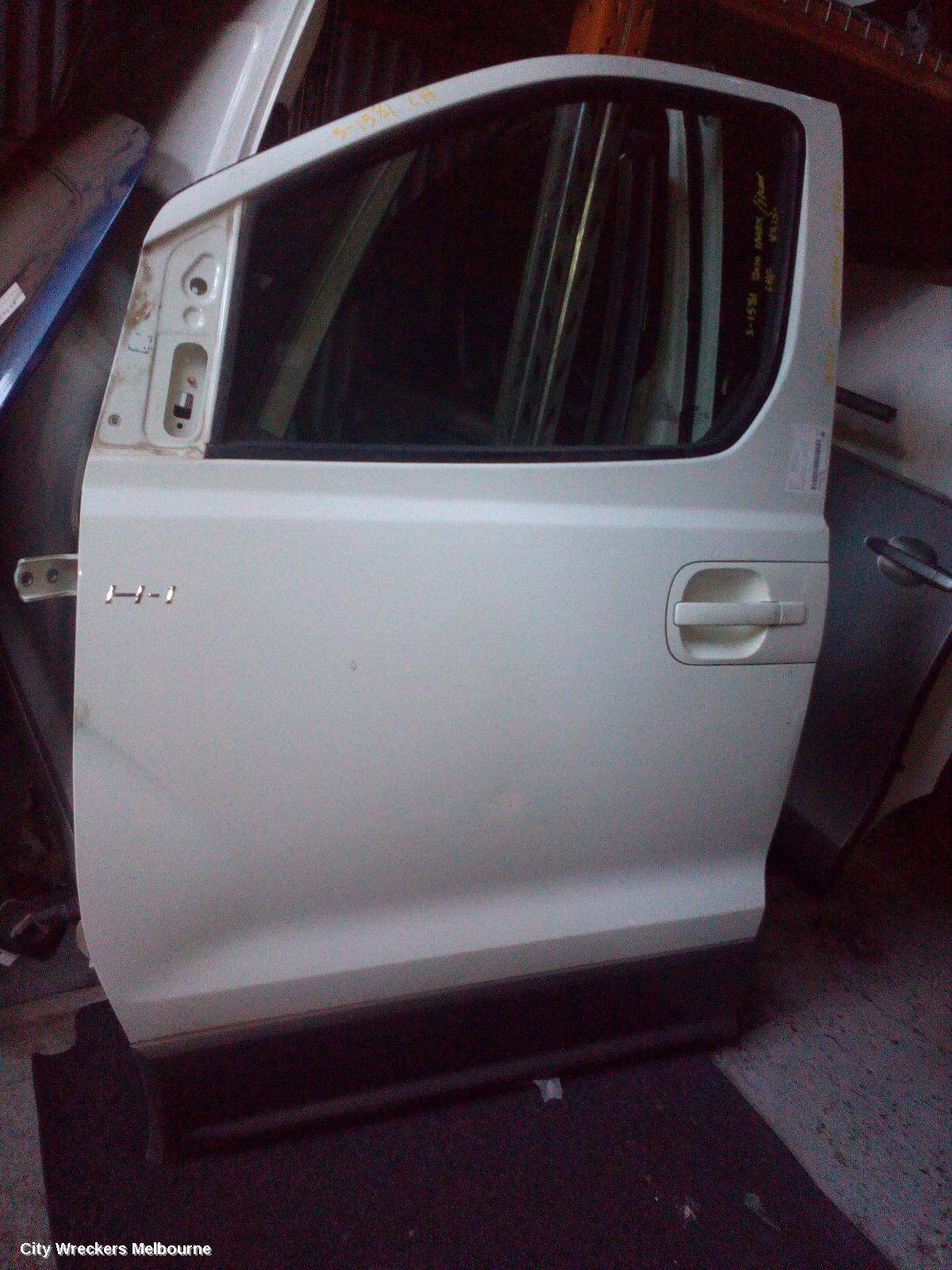 HYUNDAI ILOAD/IMAX LEFT FRONT DOOR, TQ, IMAX, 11/2007 ONWARDS