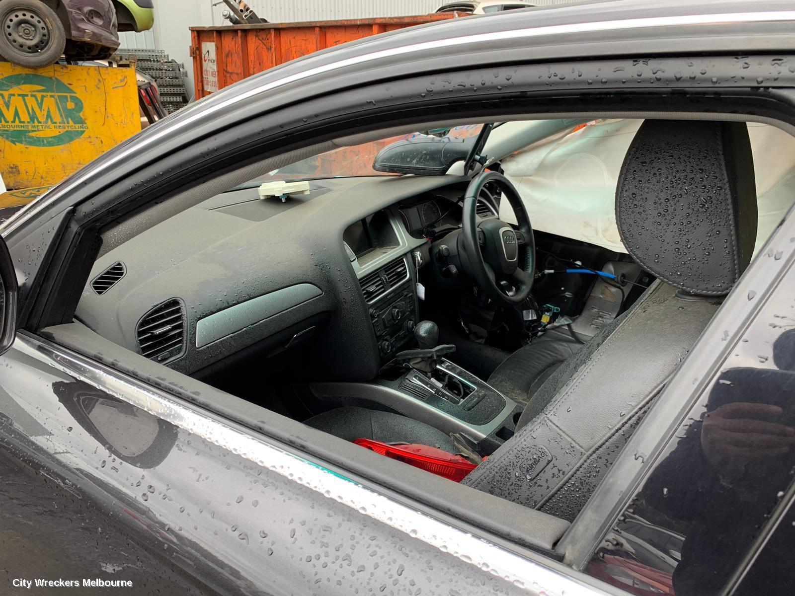 AUDI A4 RIGHT DOOR MIRROR, B8 8K, A4, MANUAL FOLD, NO LANE CHANGE ASSIST TYPE, 1 PLUG (6 WIRE), 02/2008 - 05/2009