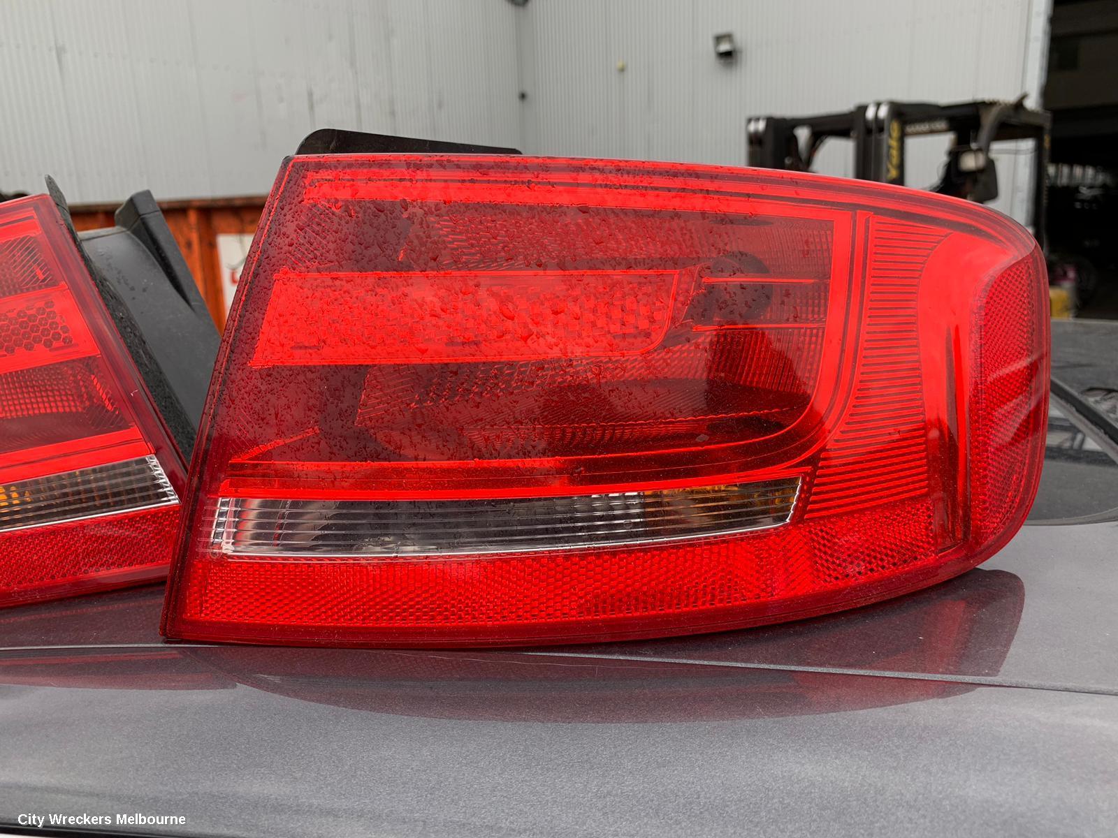 AUDI A4 RIGHT DOOR MIRROR, B8 8K, A4, MANUAL FOLD, NO LANE CHANGE ASSIST TYPE, 1 PLUG (6 WIRE), 02/2008 - 05/2009