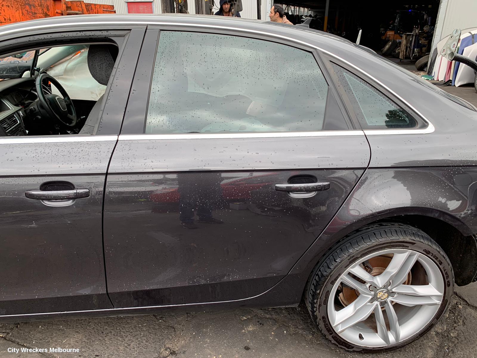 AUDI A4 RIGHT DOOR MIRROR, B8 8K, A4, MANUAL FOLD, NO LANE CHANGE ASSIST TYPE, 1 PLUG (6 WIRE), 02/2008 - 05/2009