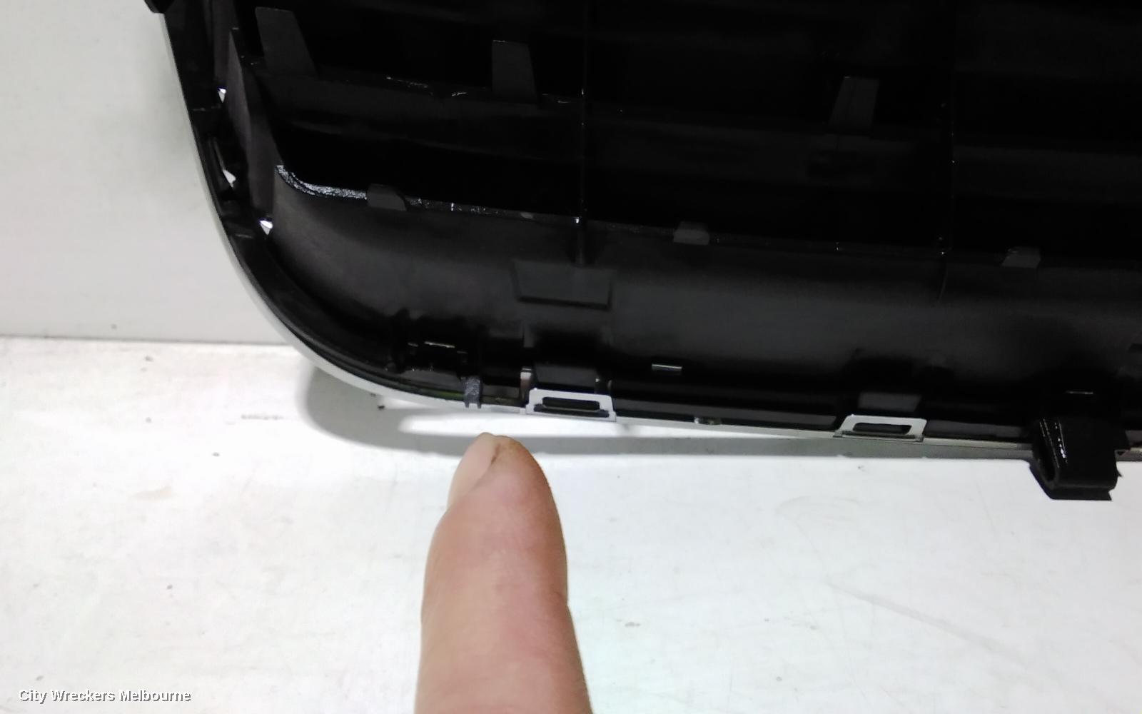 VOLKSWAGEN PASSAT GRILLE, 3B/GP, 11/2002 - 11/2005
