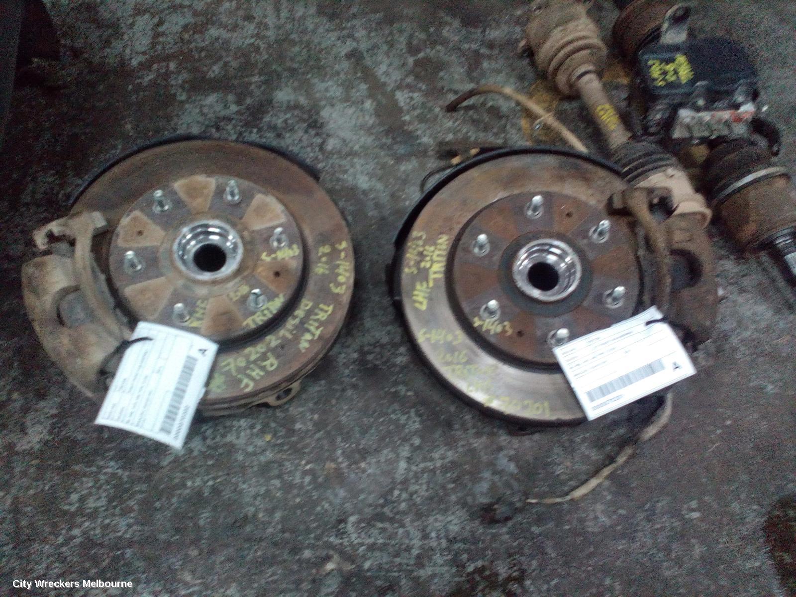 MITSUBISHI TRITON RIGHT FRONT HUB ASSEMBLY, ML-MQ, 4WD, ABS TYPE, 07/2006 - 10/2018