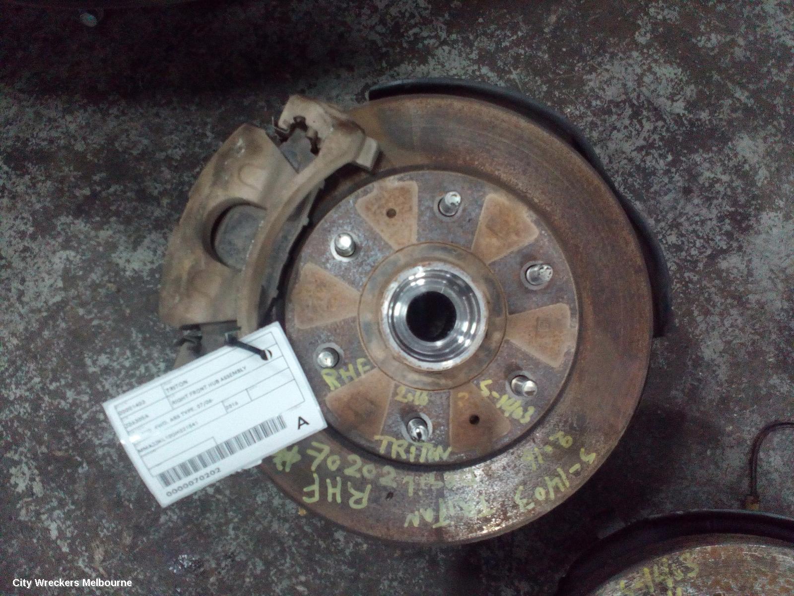 MITSUBISHI TRITON RIGHT FRONT HUB ASSEMBLY, ML-MQ, 4WD, ABS TYPE, 07/2006 - 10/2018