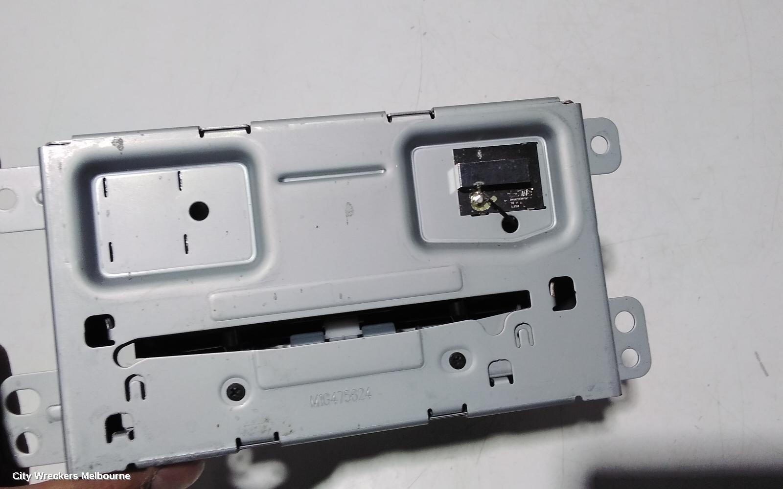 HOLDEN COMMODORE RADIO/CD/DVD/SAT/TV, DISPLAY SCREEN, 8IN SAT NAV TYPE, VF, 05/2013 - 12/2017