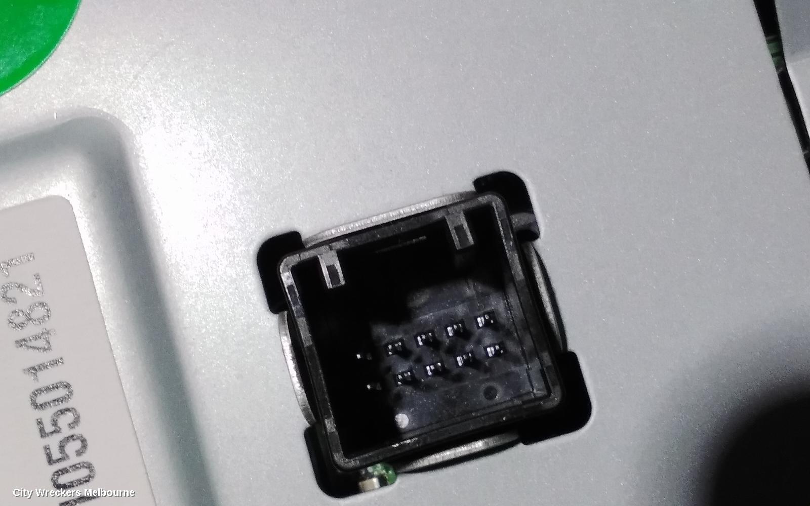 HOLDEN COMMODORE RADIO/CD/DVD/SAT/TV, DISPLAY SCREEN, 8IN SAT NAV TYPE, VF, 05/2013 - 12/2017