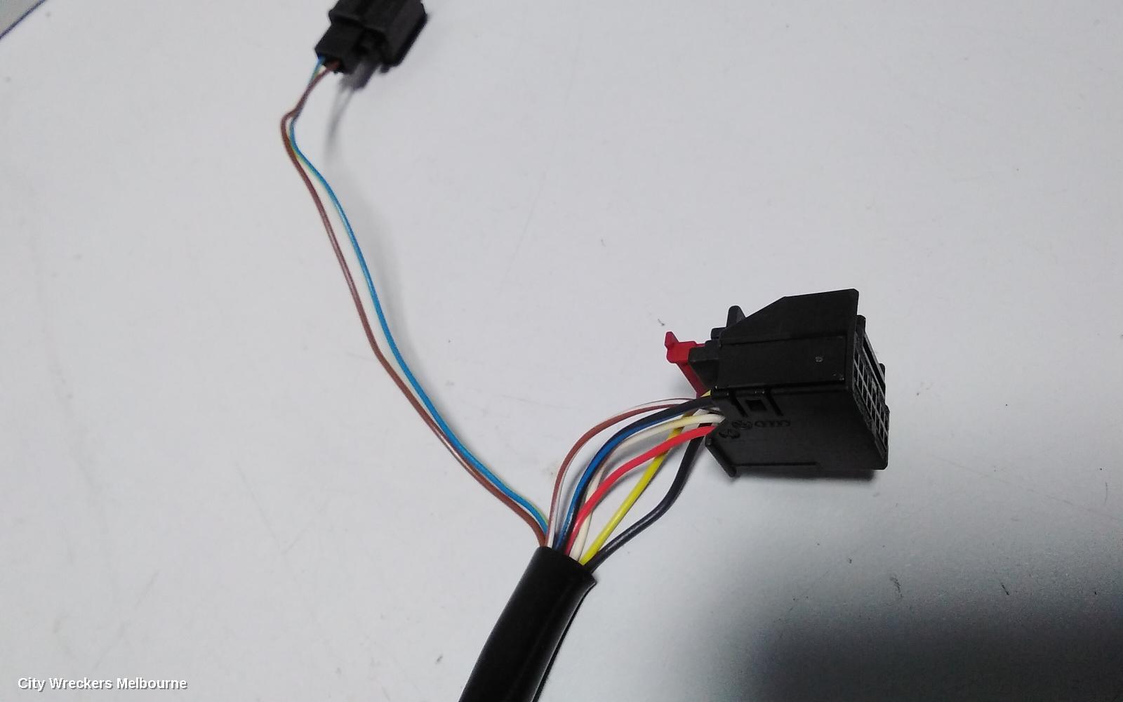 AUDI A4 RIGHT DOOR MIRROR, B8 8K, A4, MANUAL FOLD, NO LANE CHANGE ASSIST TYPE, 1 PLUG (6 WIRE), 02/2008 - 05/2009