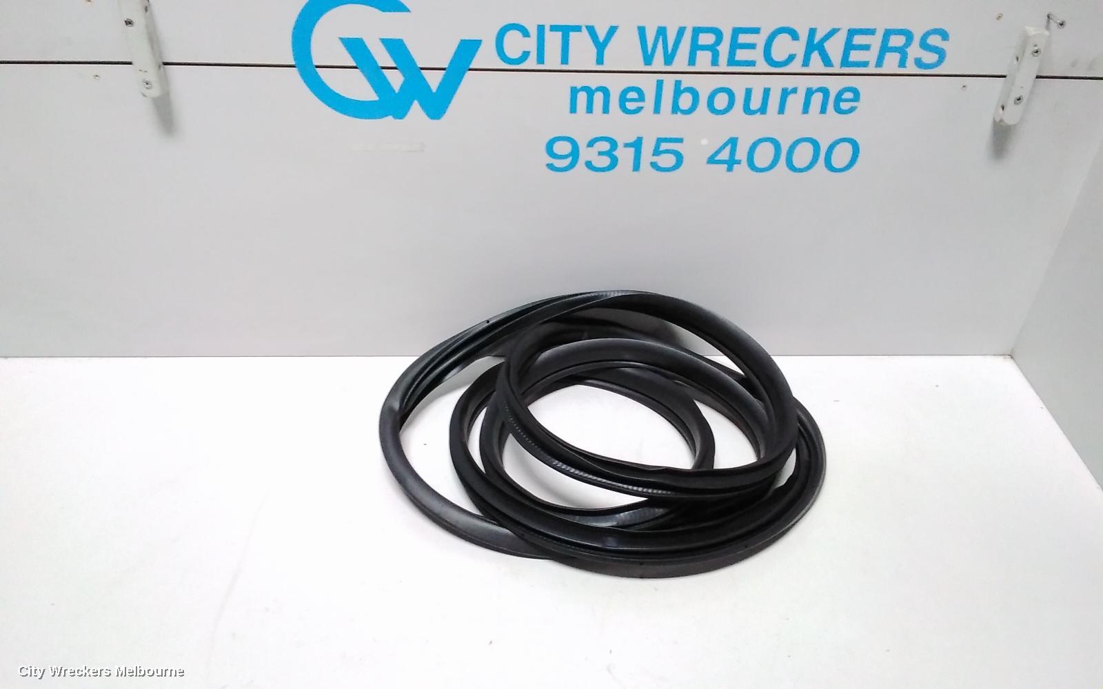 VOLKSWAGEN TIGUAN, 5NA, 06/2016 - 02/2024, RHF DOOR SEAL  ON THE BODY : 70637