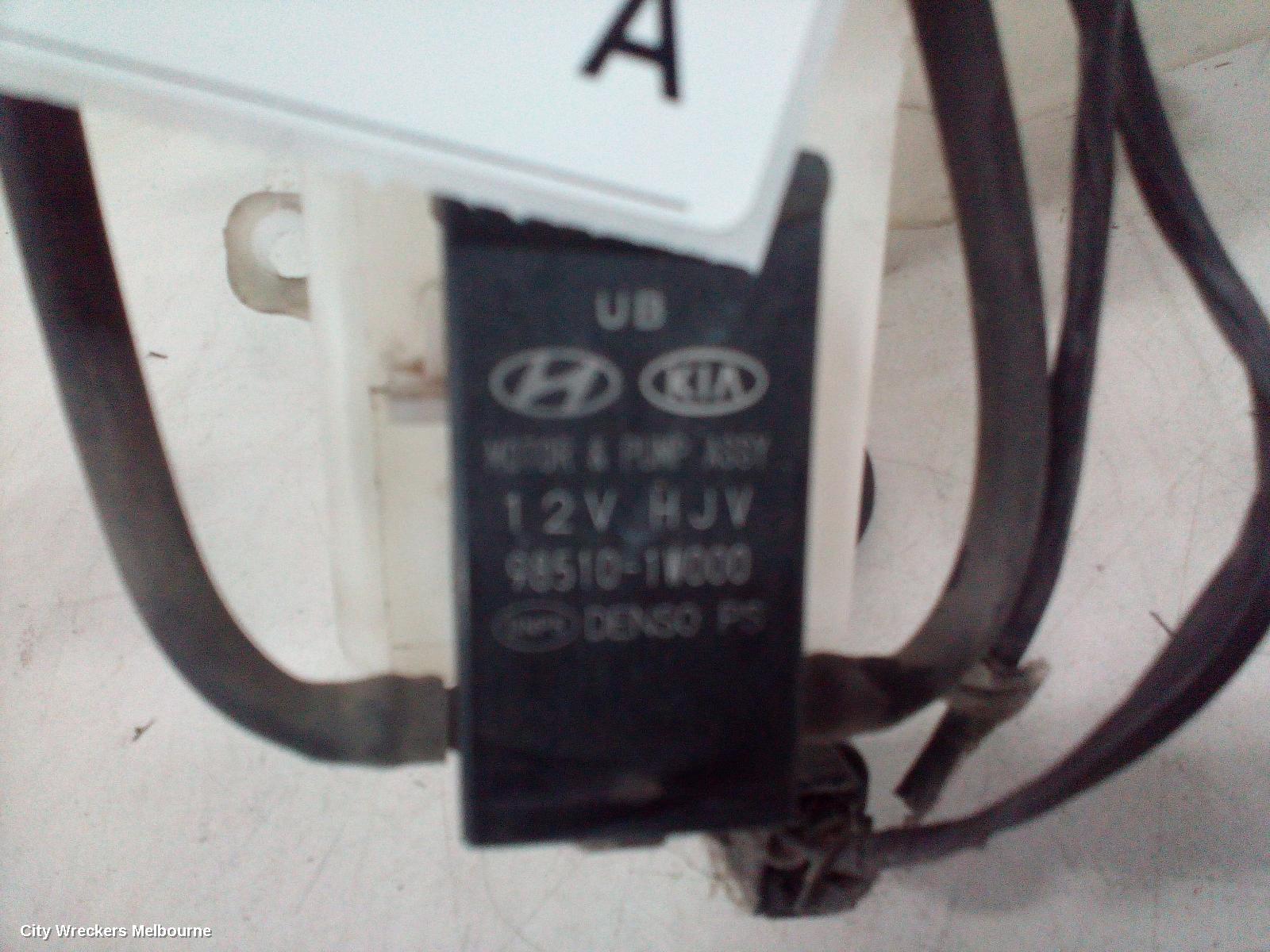 KIA CERATO WASHER BOTTLE, TD, HATCH/SEDAN, NON LEVEL SENSOR TYPE, 01/2009 - 03/2013