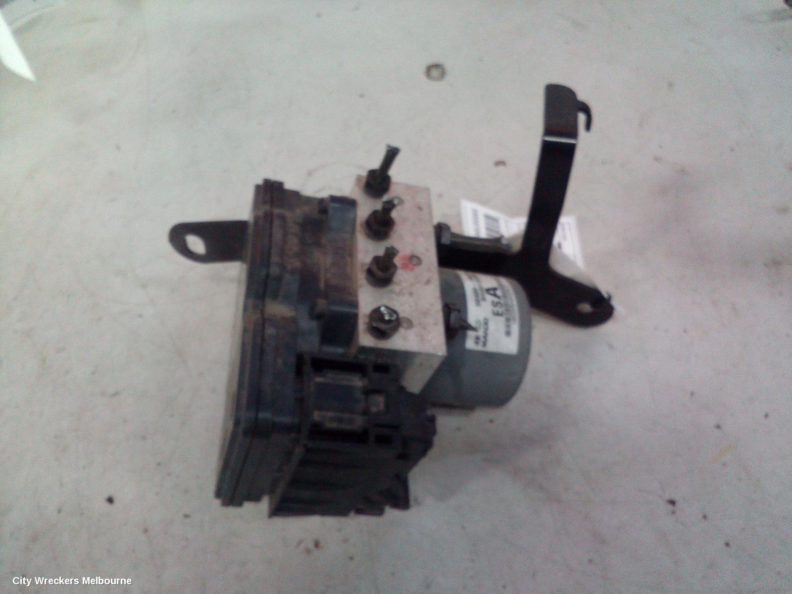 KIA CERATO WASHER BOTTLE, TD, HATCH/SEDAN, NON LEVEL SENSOR TYPE, 01/2009 - 03/2013