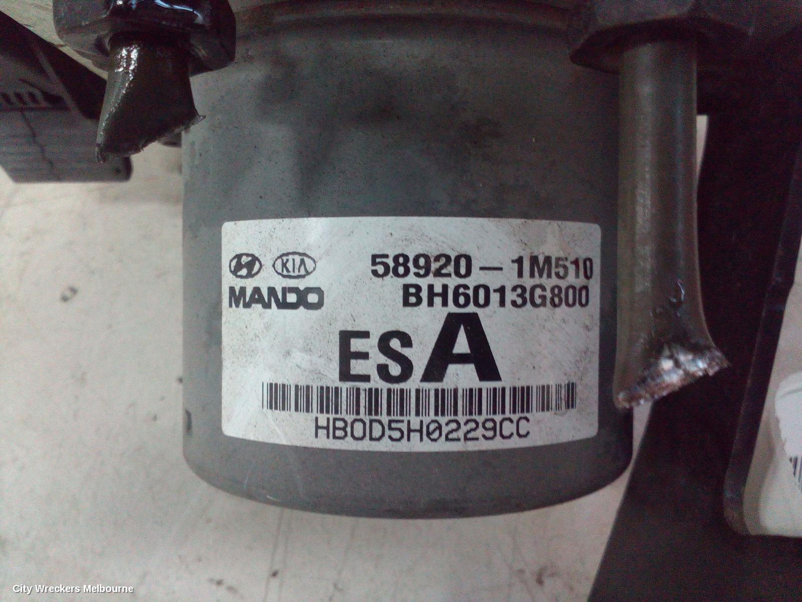 KIA CERATO WASHER BOTTLE, TD, HATCH/SEDAN, NON LEVEL SENSOR TYPE, 01/2009 - 03/2013