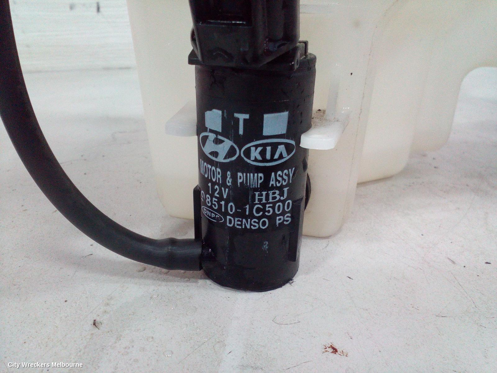KIA CERATO WASHER BOTTLE, TD, HATCH/SEDAN, NON LEVEL SENSOR TYPE, 01/2009 - 03/2013
