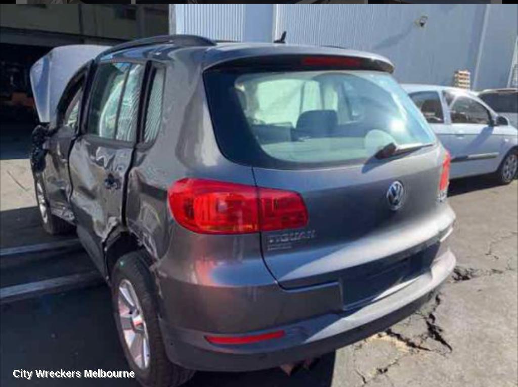 VOLKSWAGEN TIGUAN FLOOR MATS, 5N 08/2011 - 08/2016