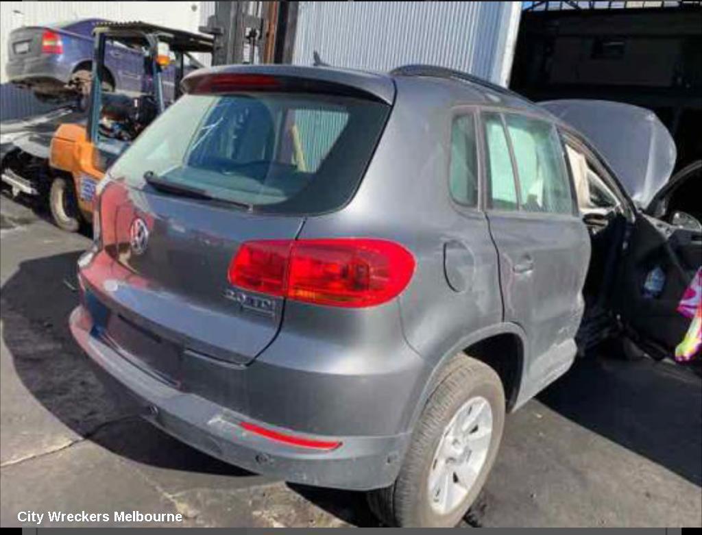 VOLKSWAGEN TIGUAN FLOOR MATS, 5N 08/2011 - 08/2016